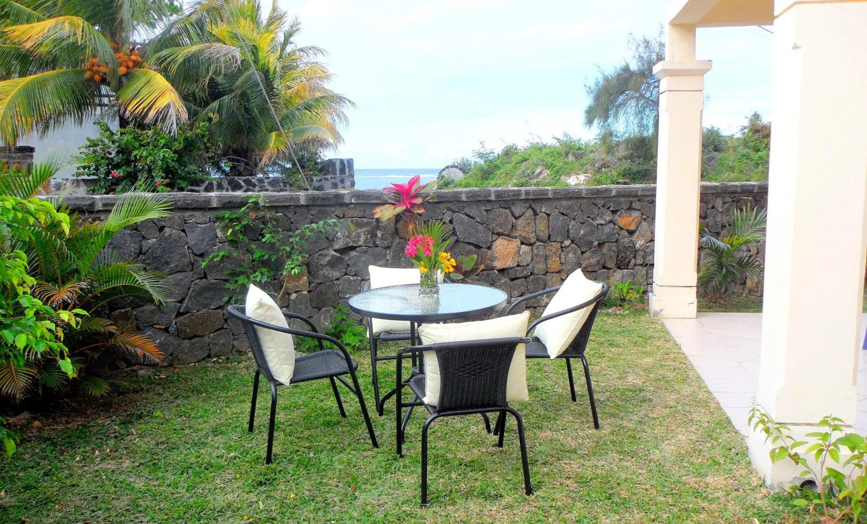 Garden in Golden Rod villa