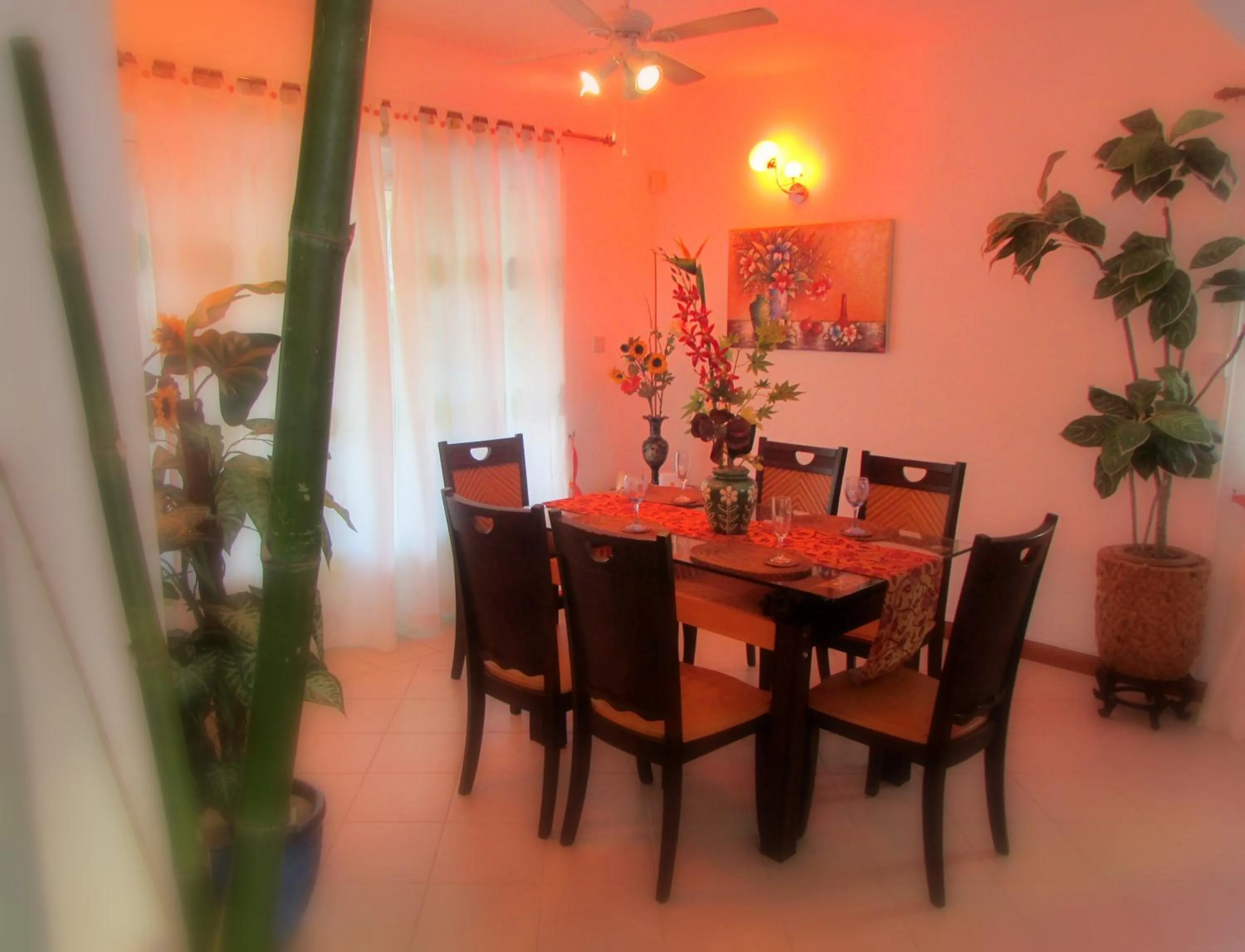 Dining area in Golden Rod villa
