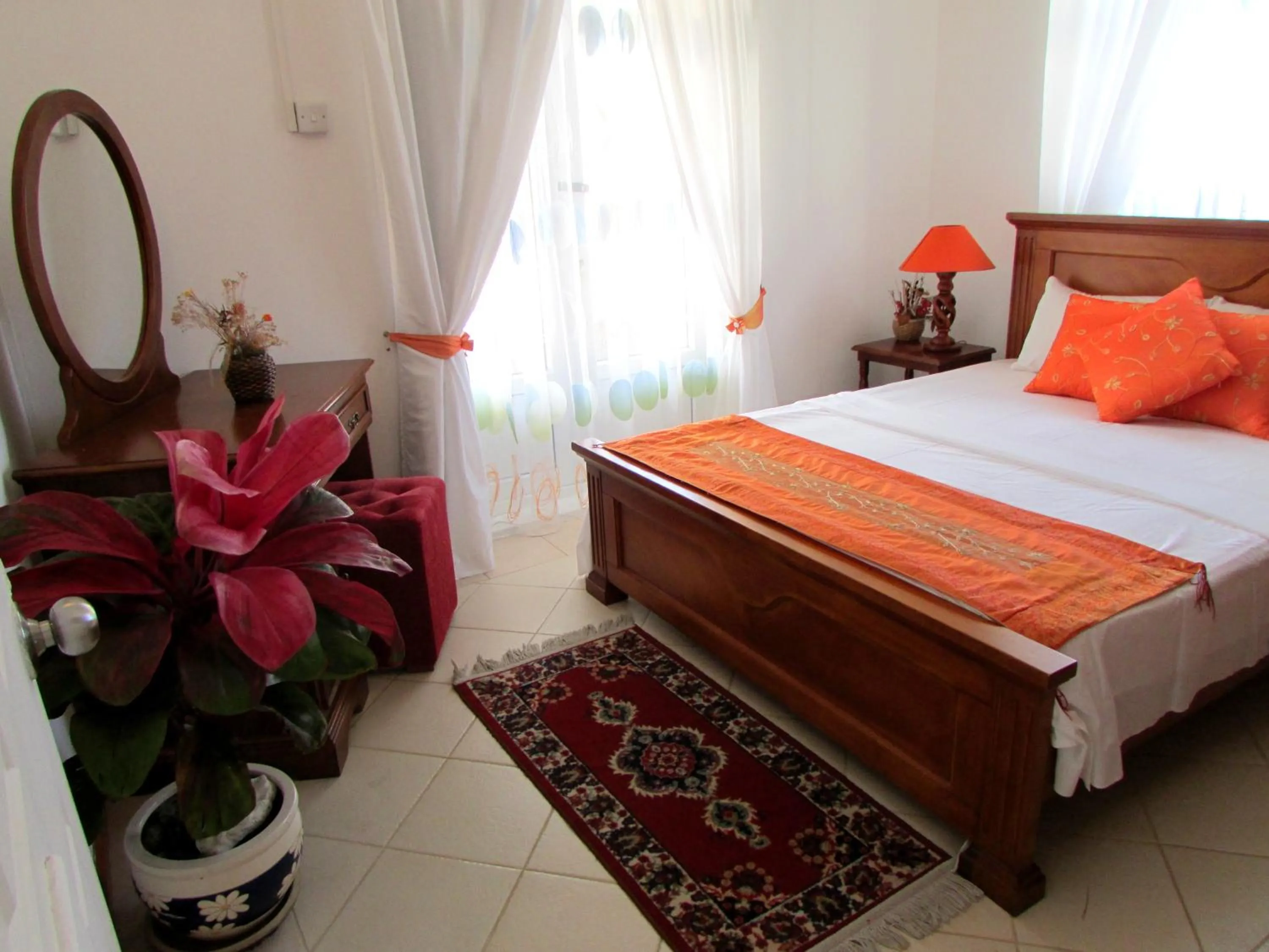 Day, Bed in Golden Rod villa