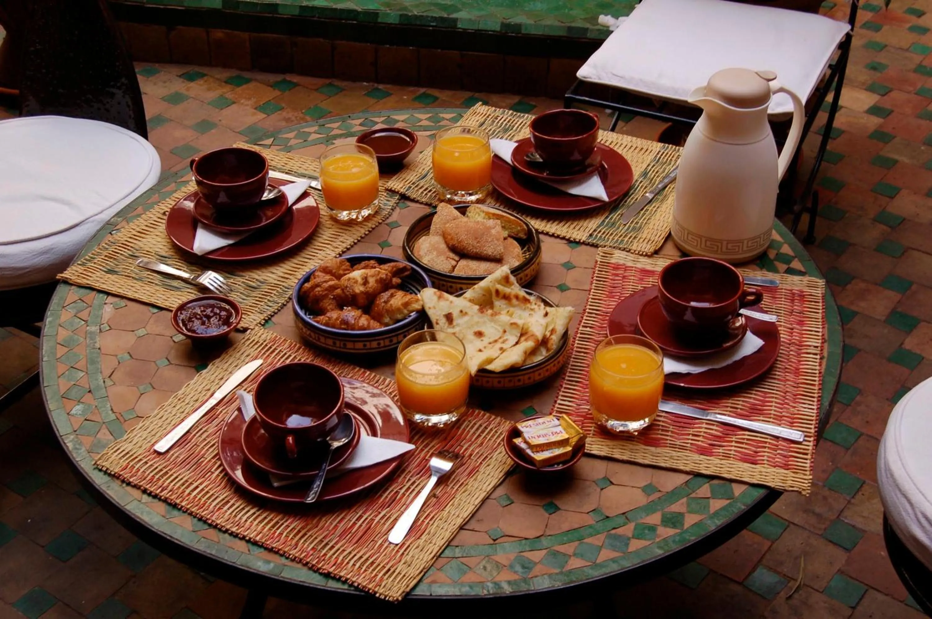 Restaurant/places to eat in Riad Massiba