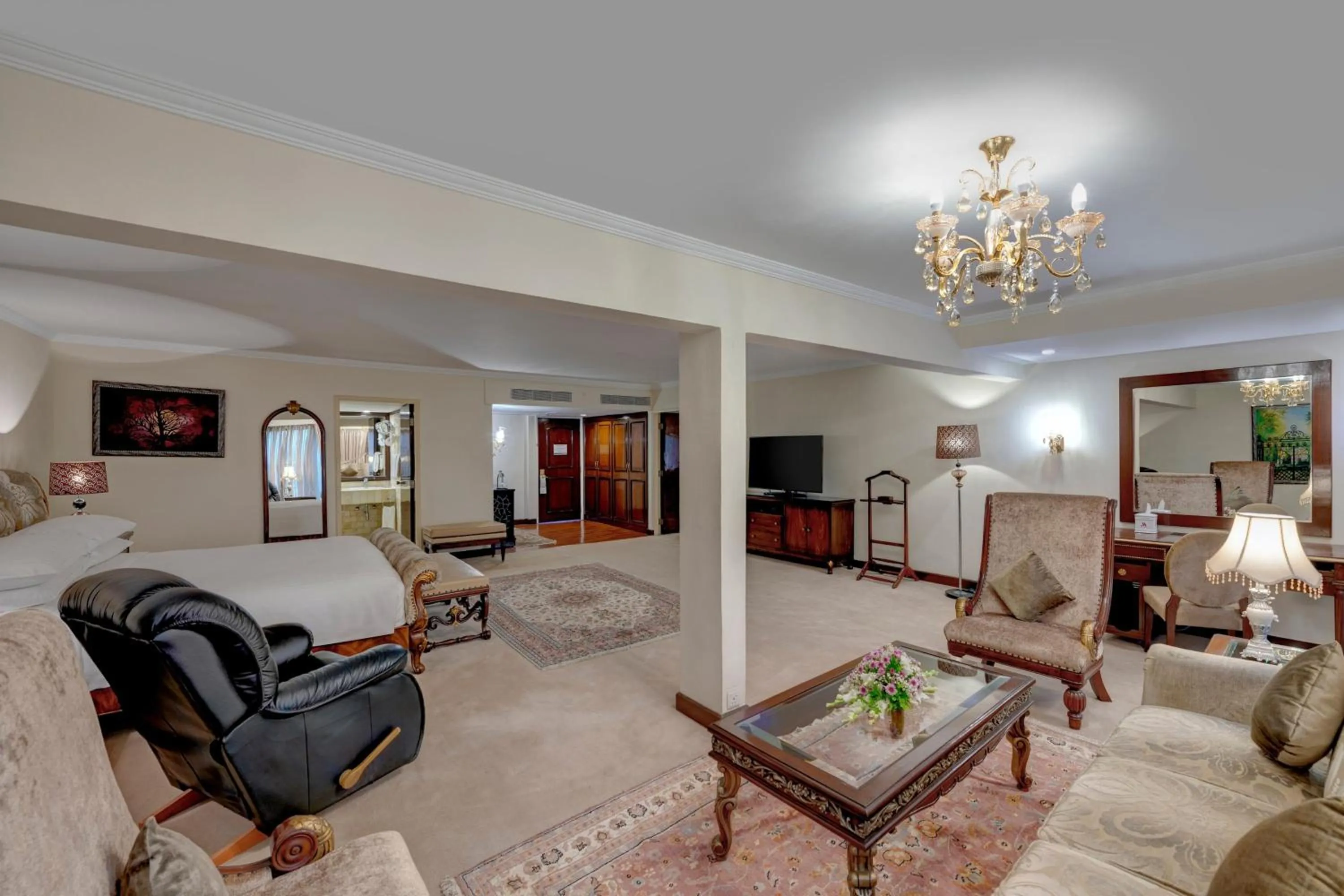 Photo of the whole room in Karachi Marriott Hotel