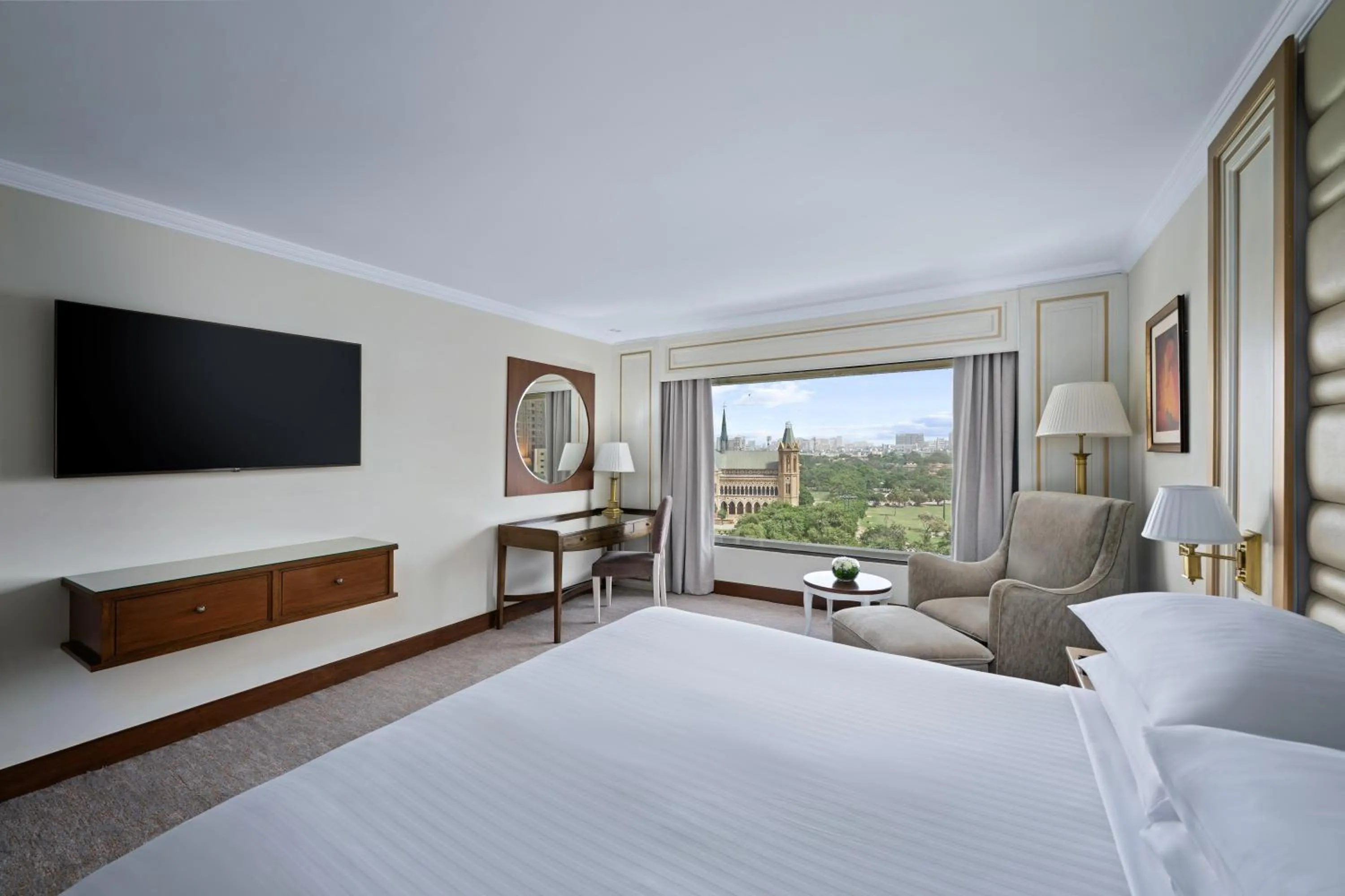 Bed in Karachi Marriott Hotel