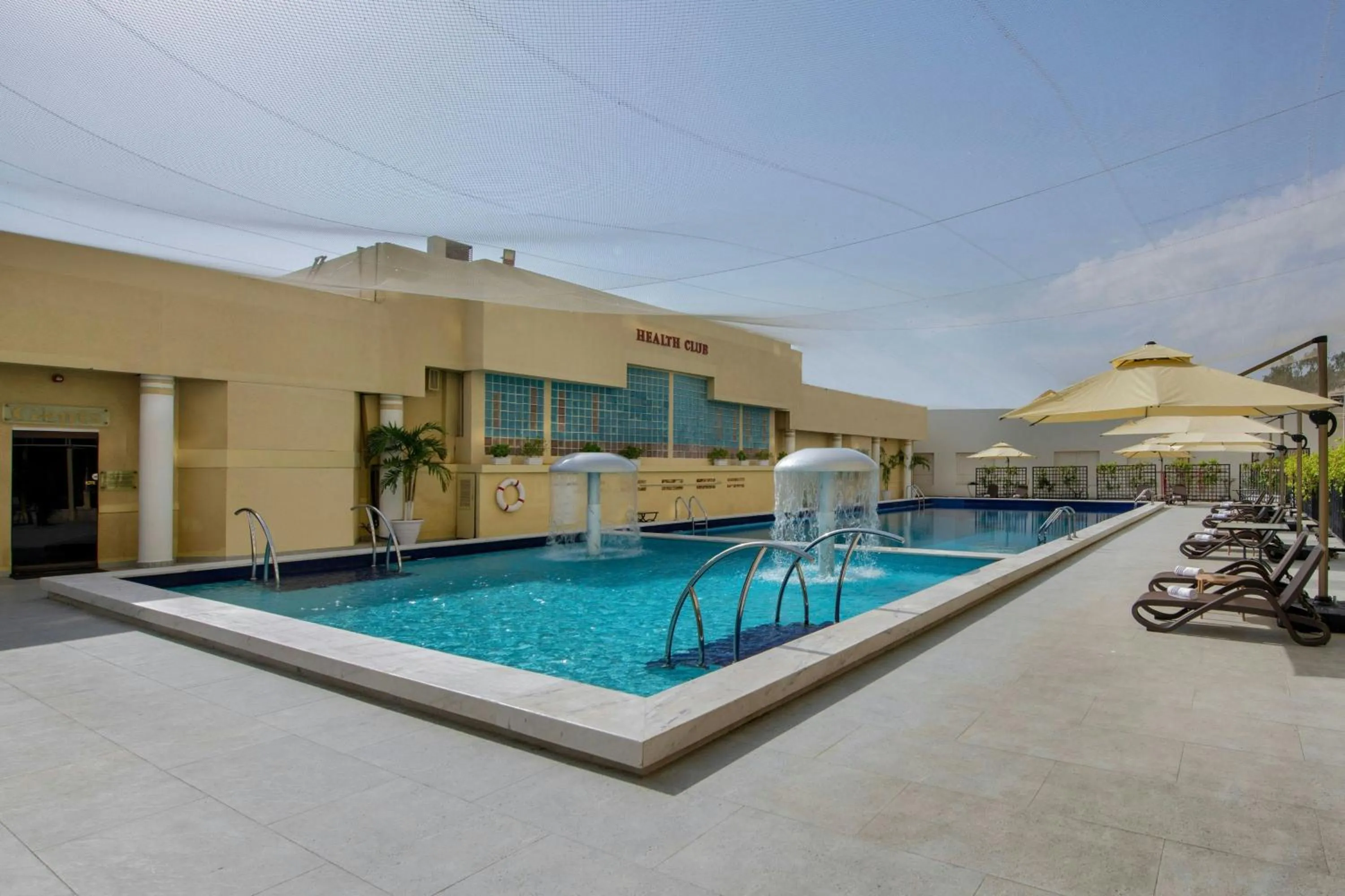 Swimming pool in Karachi Marriott Hotel