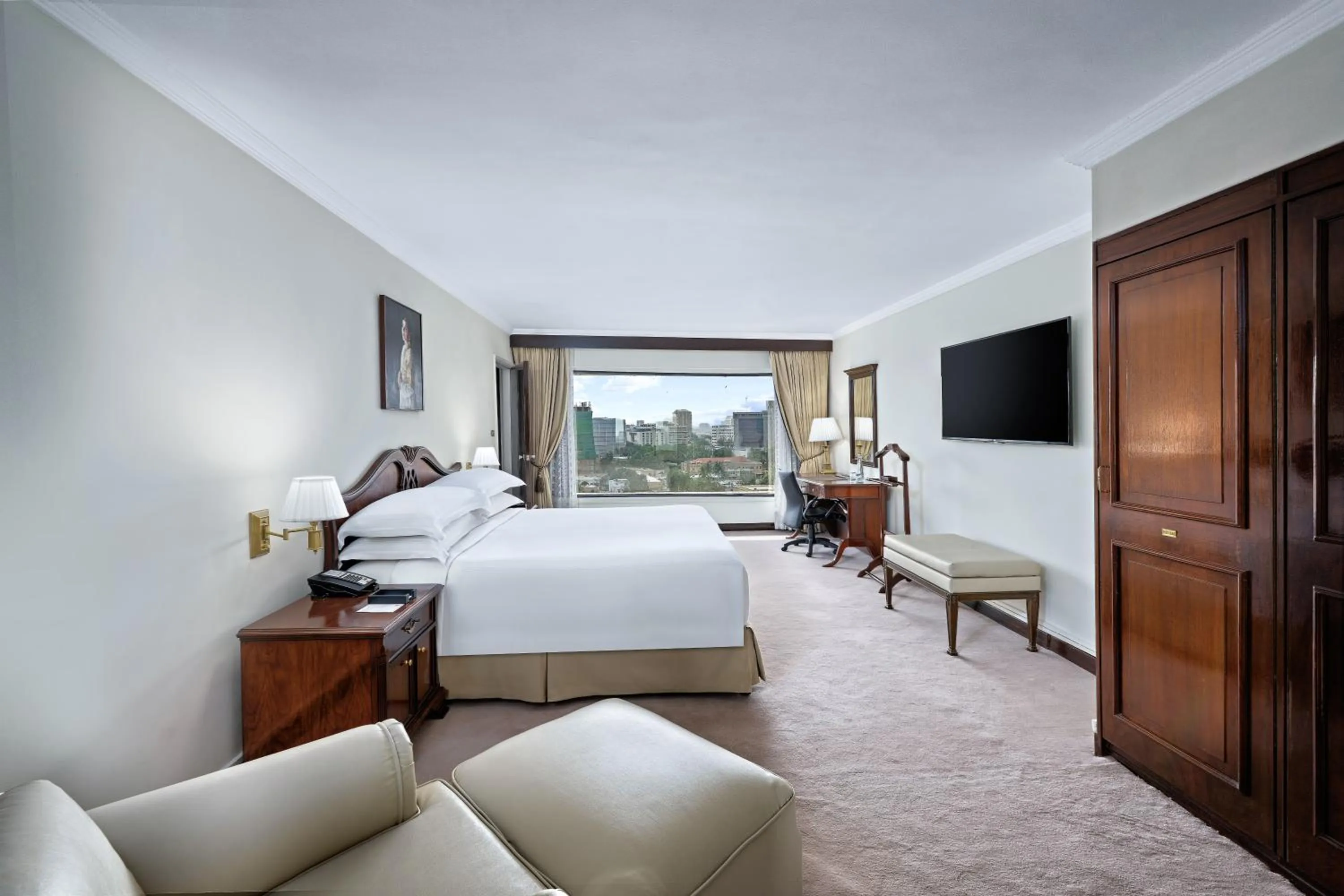 Bed in Karachi Marriott Hotel