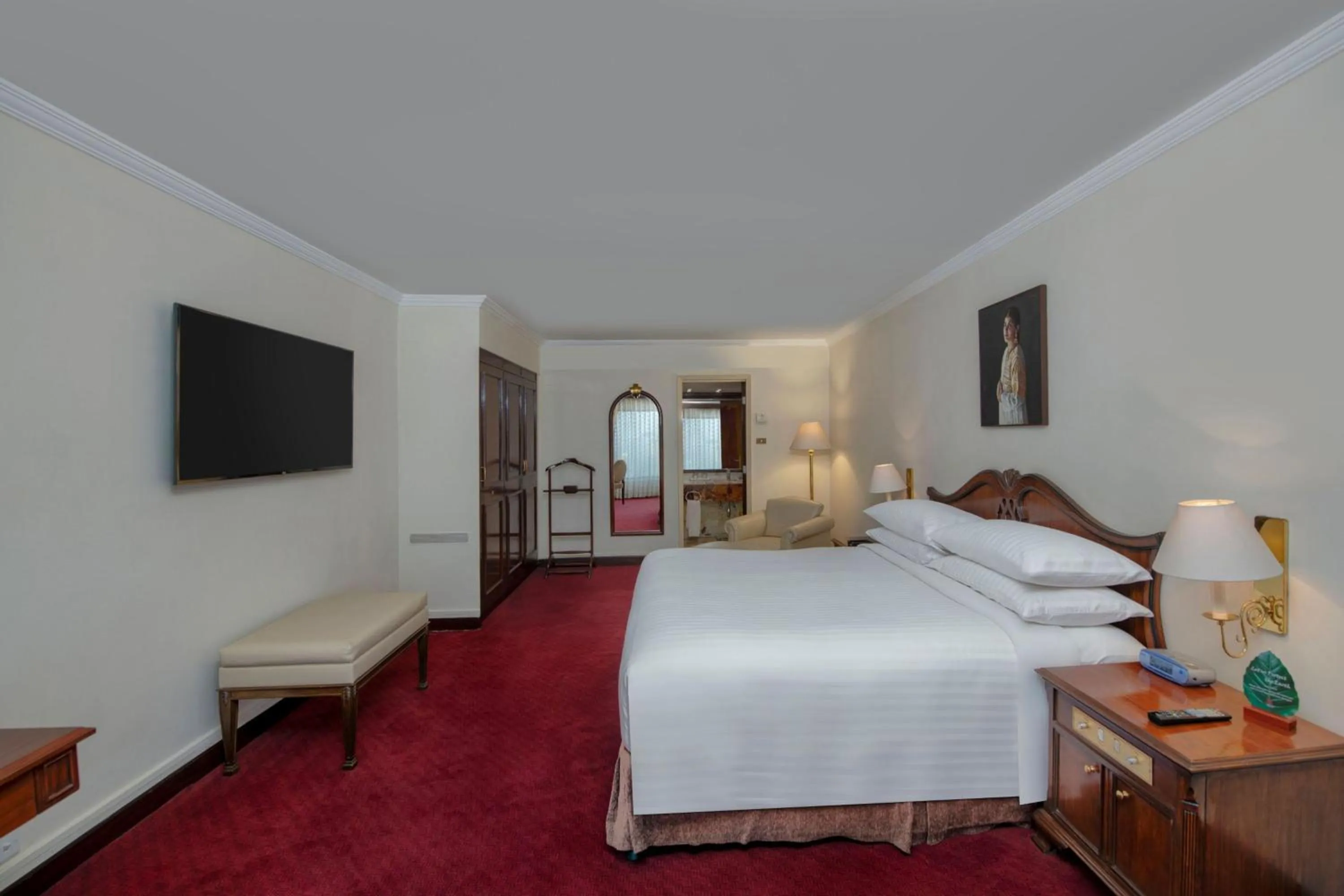 Photo of the whole room, Bed in Karachi Marriott Hotel