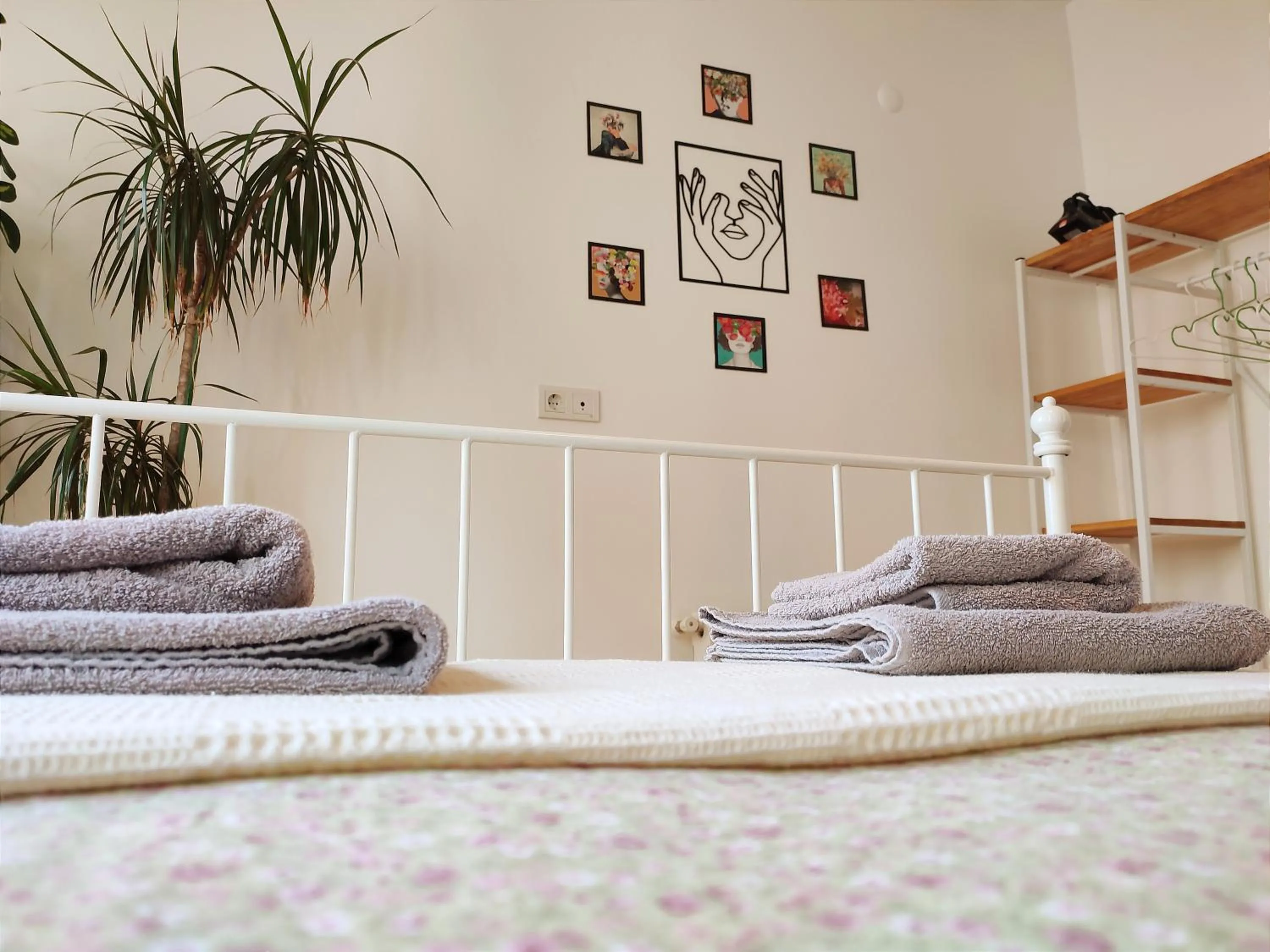 Bedroom, Bed in Kunterbunt Istanbul