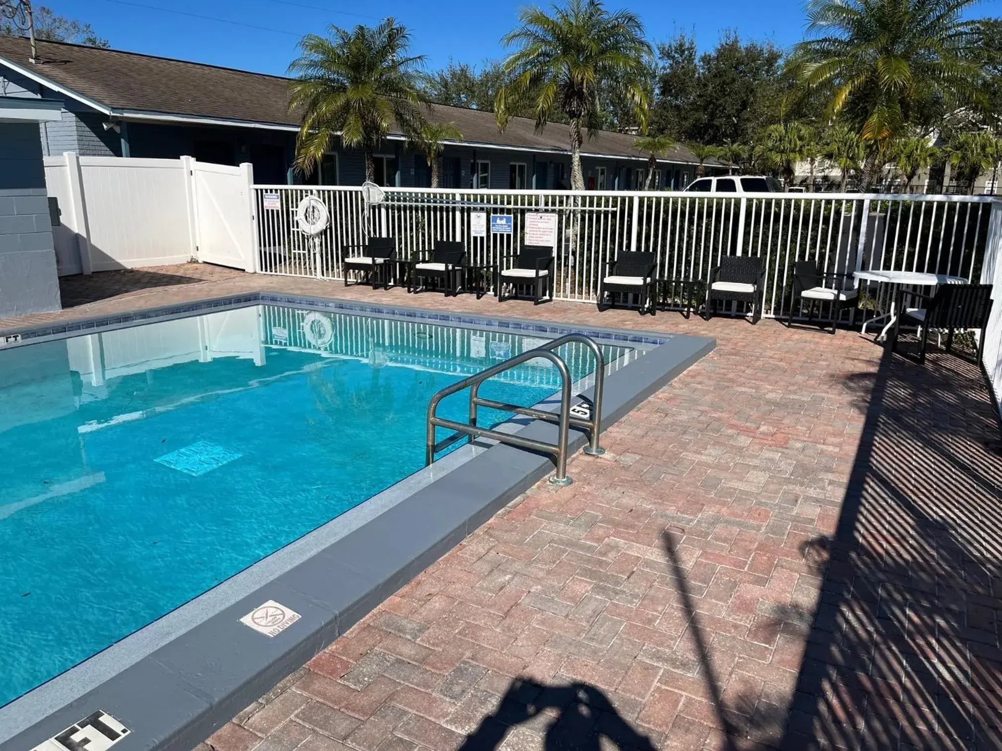 Pool view in Brandon Motor Lodge Pool view in Brandon Motor Lodge