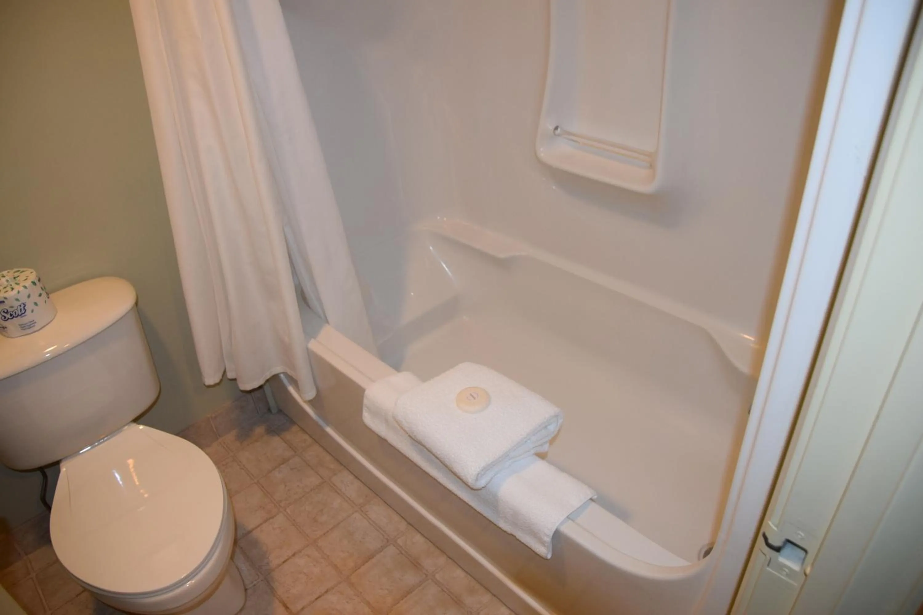 Bathroom in Stone Gate Inn