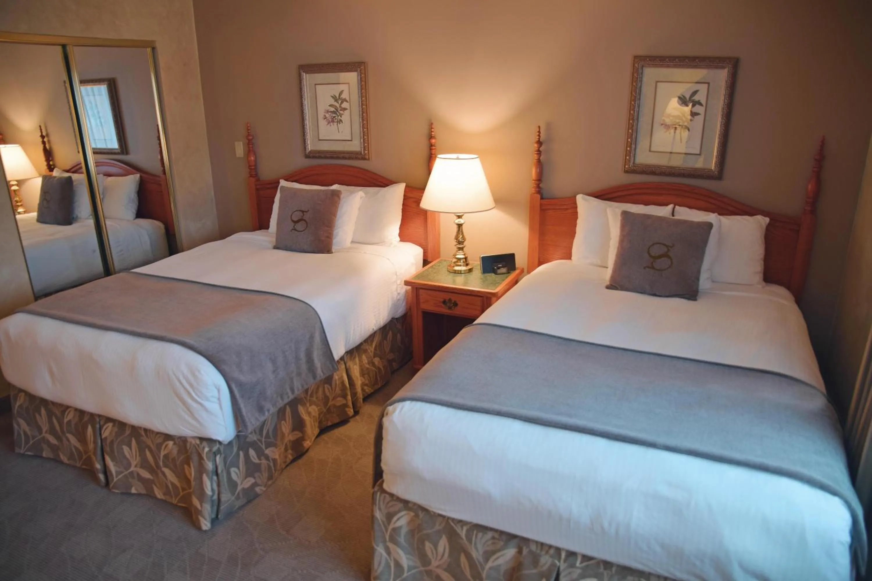 Bed in Stone Gate Inn