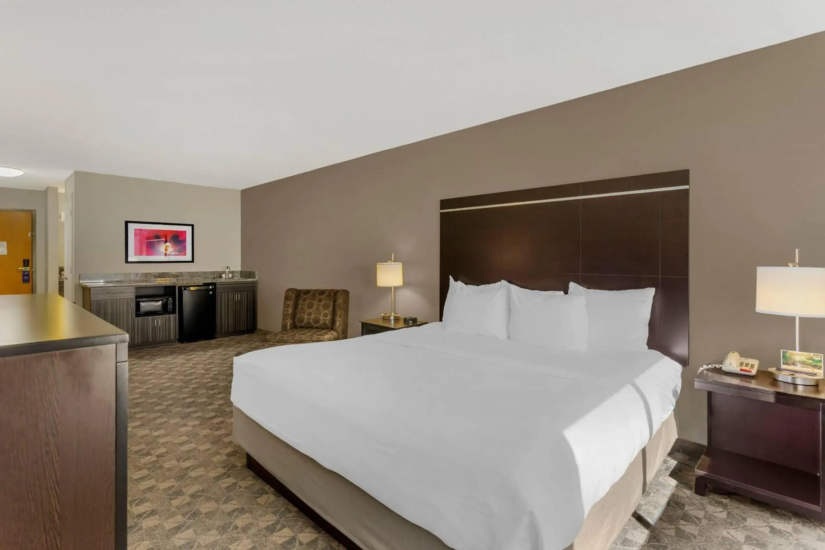 Bedroom, Bed in Comfort Inn Huntington near University area Bedroom, Bed in Comfort Inn Huntington near University area