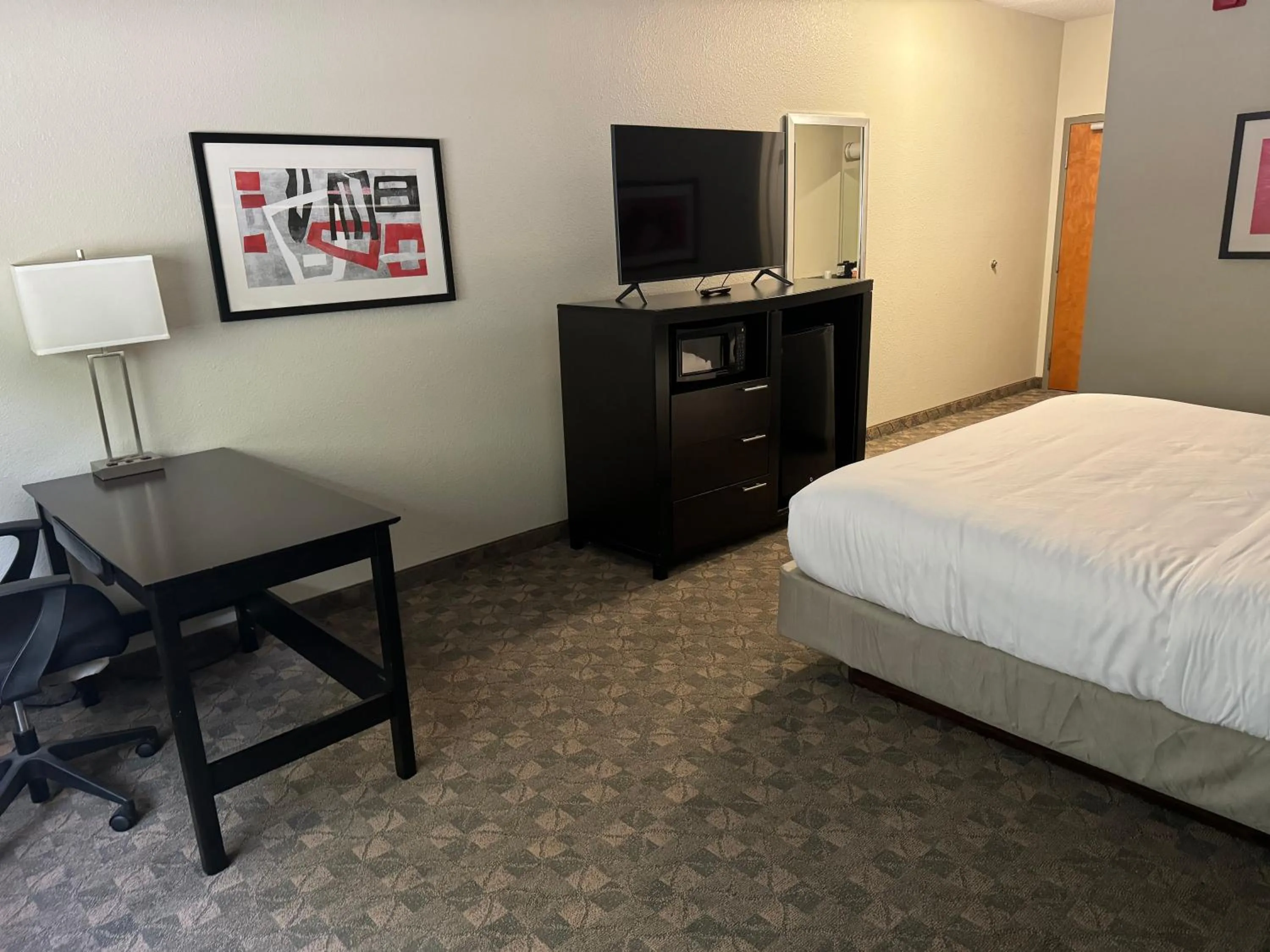 Photo of the whole room, Bed in Comfort Inn Huntington near University area