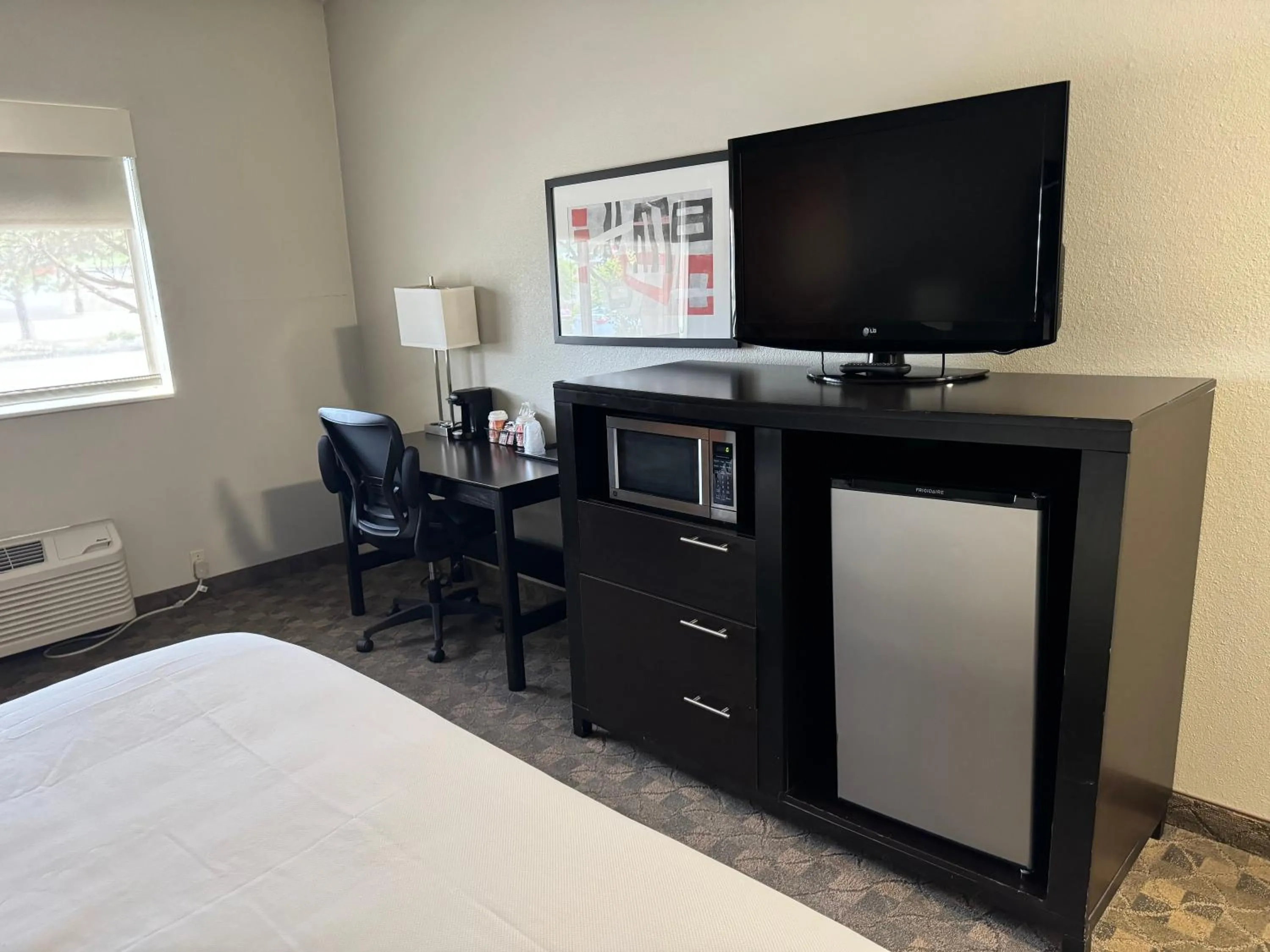 TV and multimedia, Bed in Comfort Inn Huntington near University area