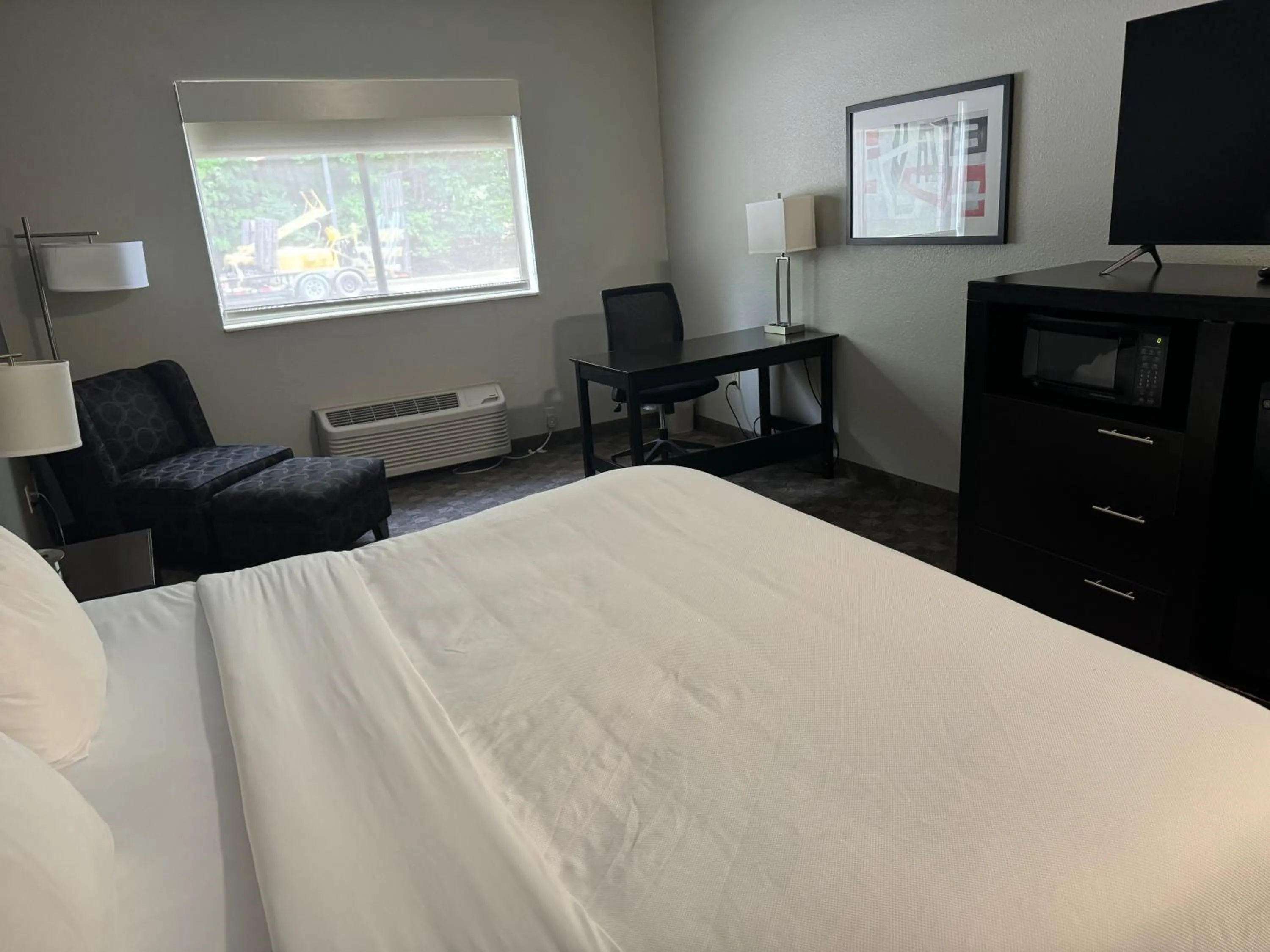 Photo of the whole room, Bed in Comfort Inn Huntington near University area