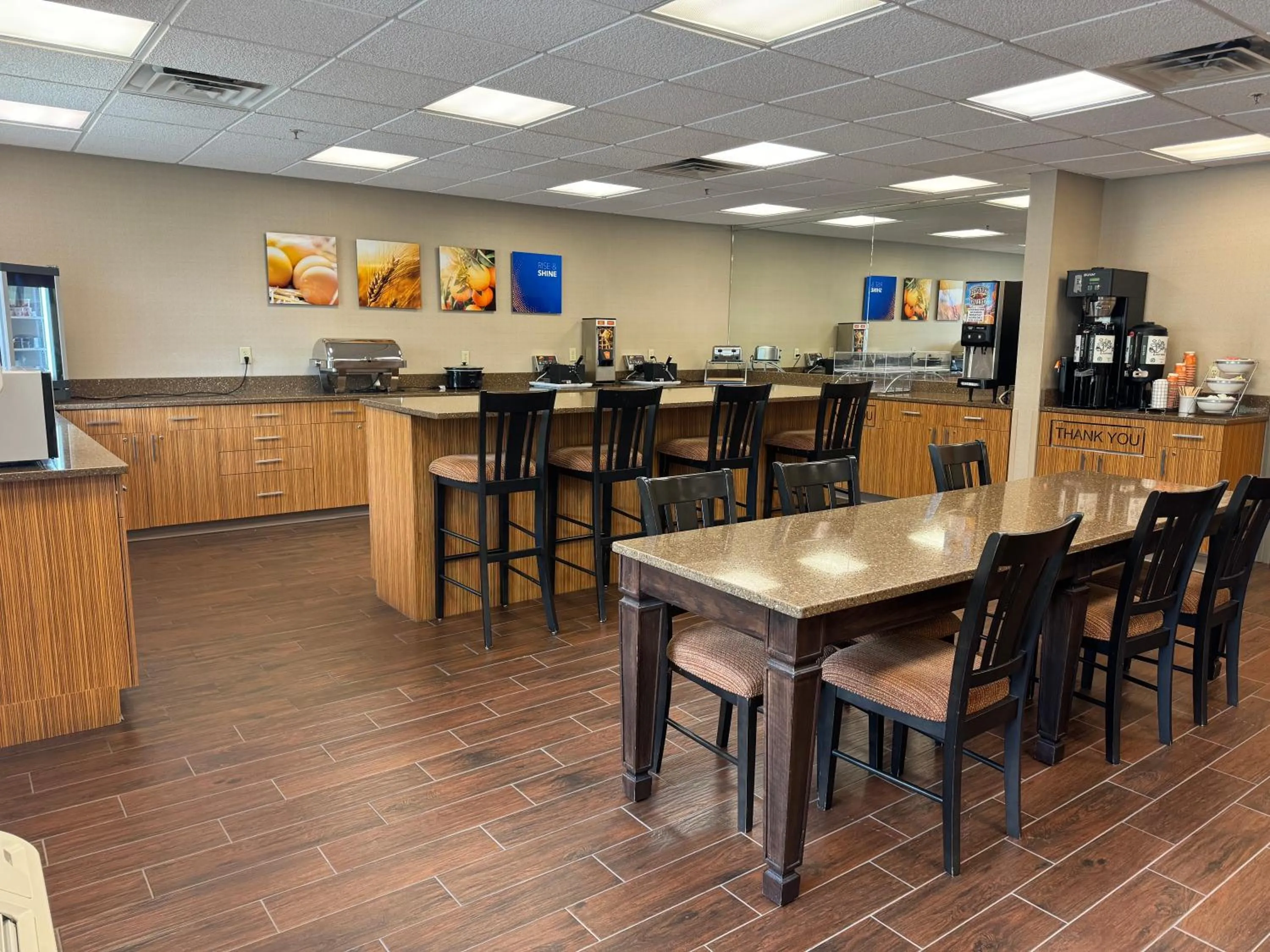 Breakfast in Comfort Inn Huntington near University area