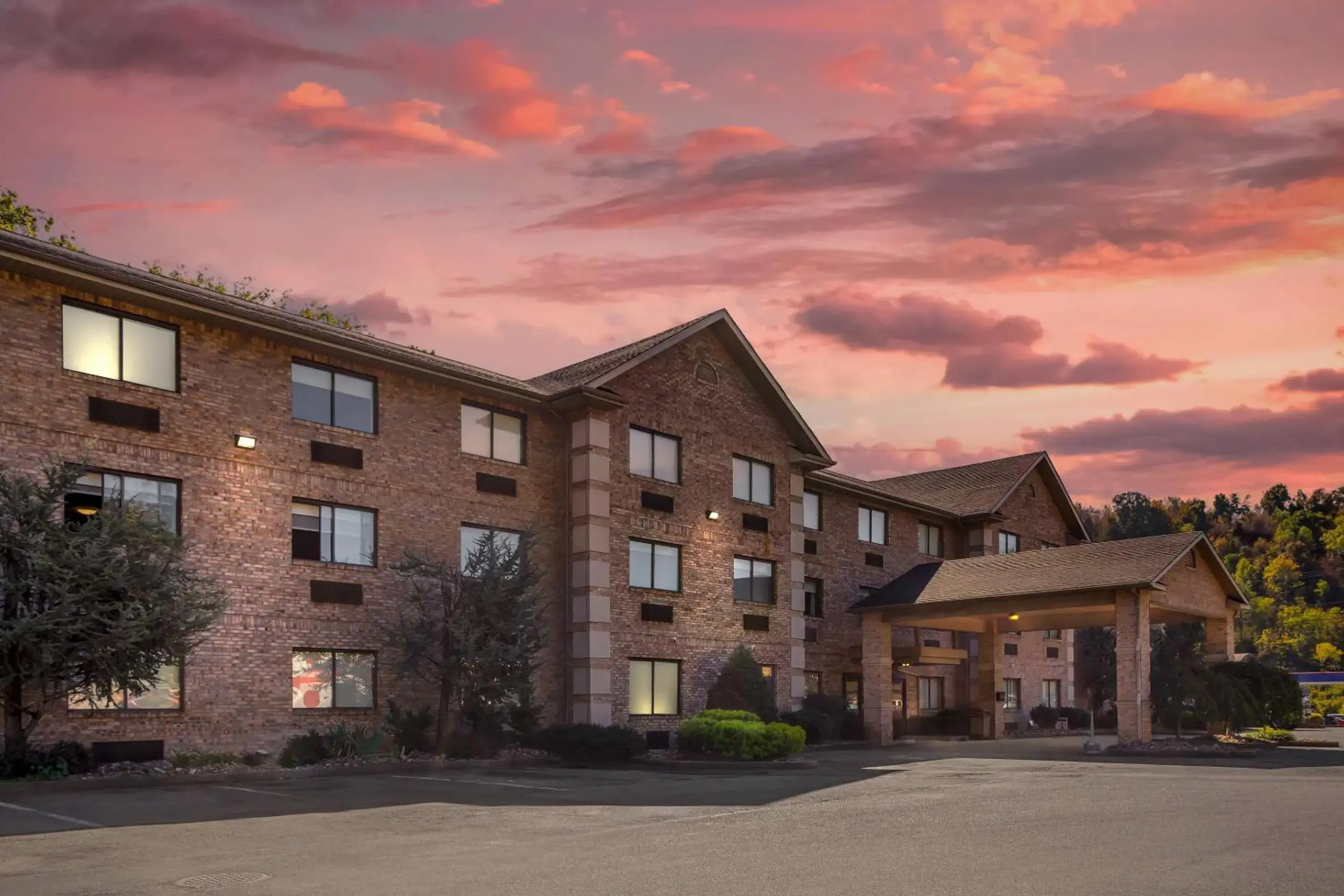 Property building in Comfort Inn Huntington near University area Property building in Comfort Inn Huntington near University area