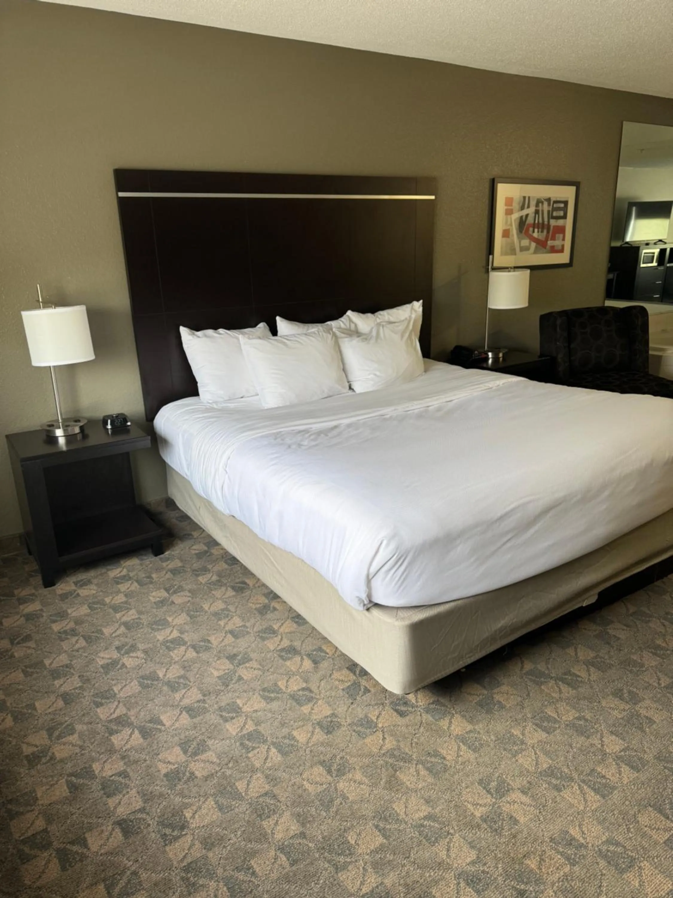 Bed in Comfort Inn Huntington near University area