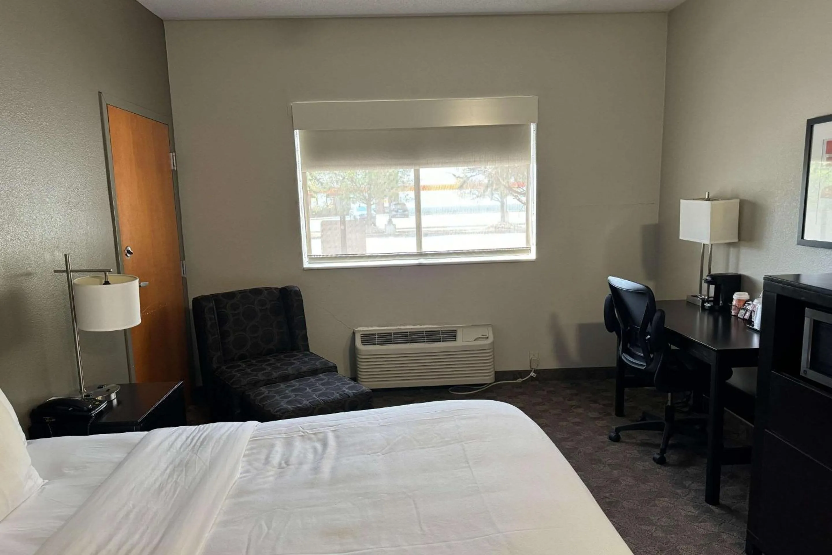 Bedroom, Bed in Comfort Inn Huntington near University area