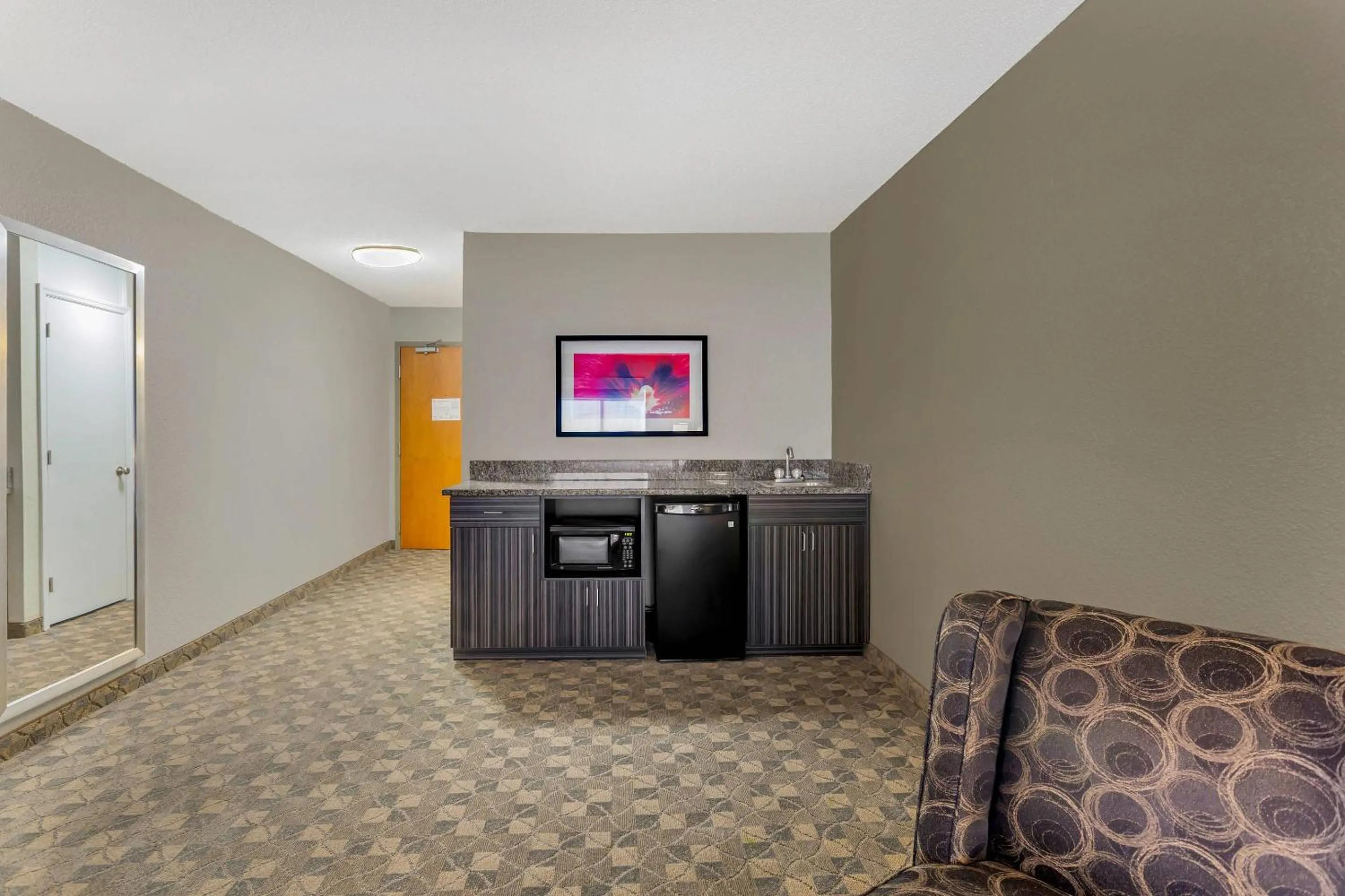 Bedroom in Comfort Inn Huntington near University area