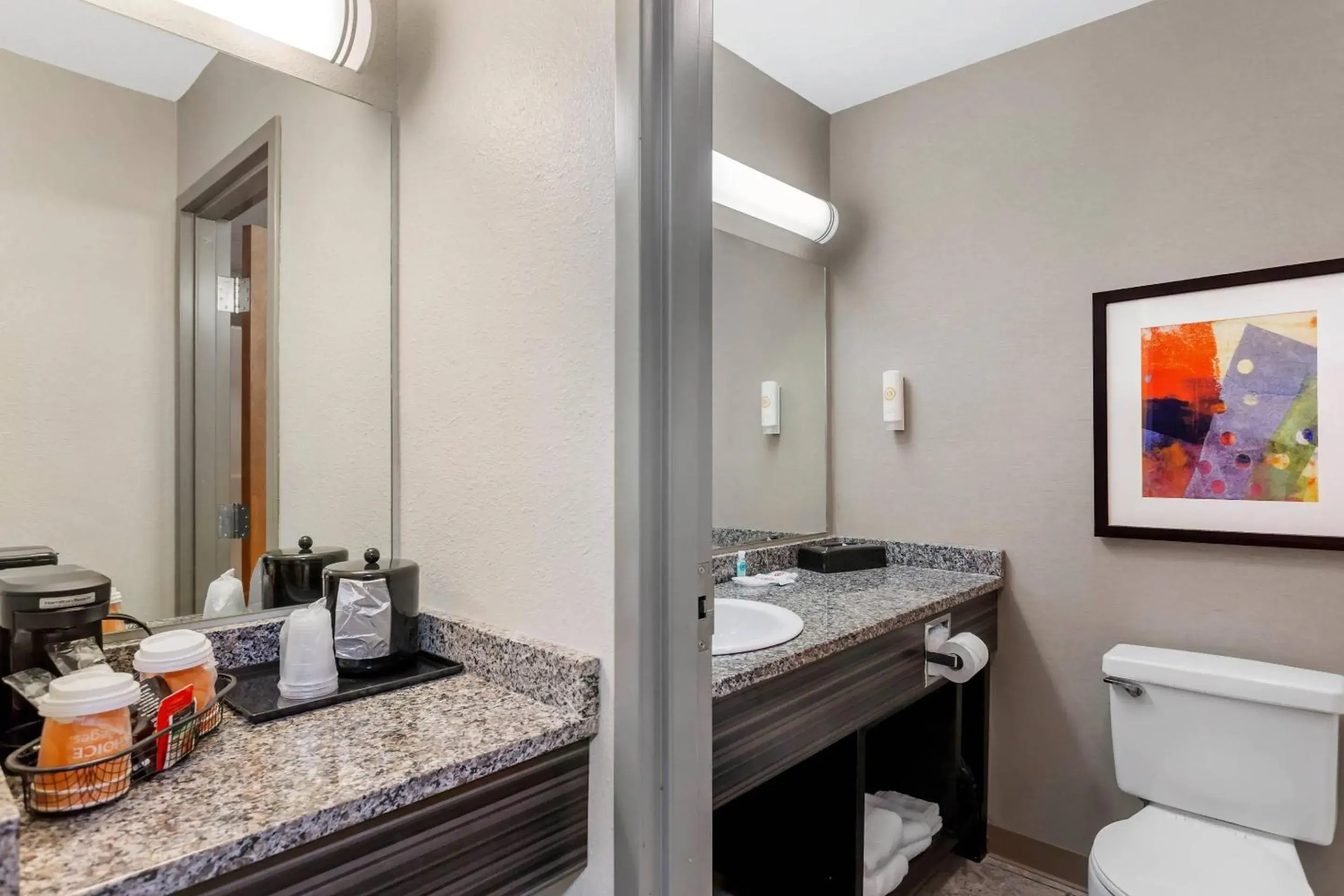 Bedroom in Comfort Inn Huntington near University area Bedroom in Comfort Inn Huntington near University area