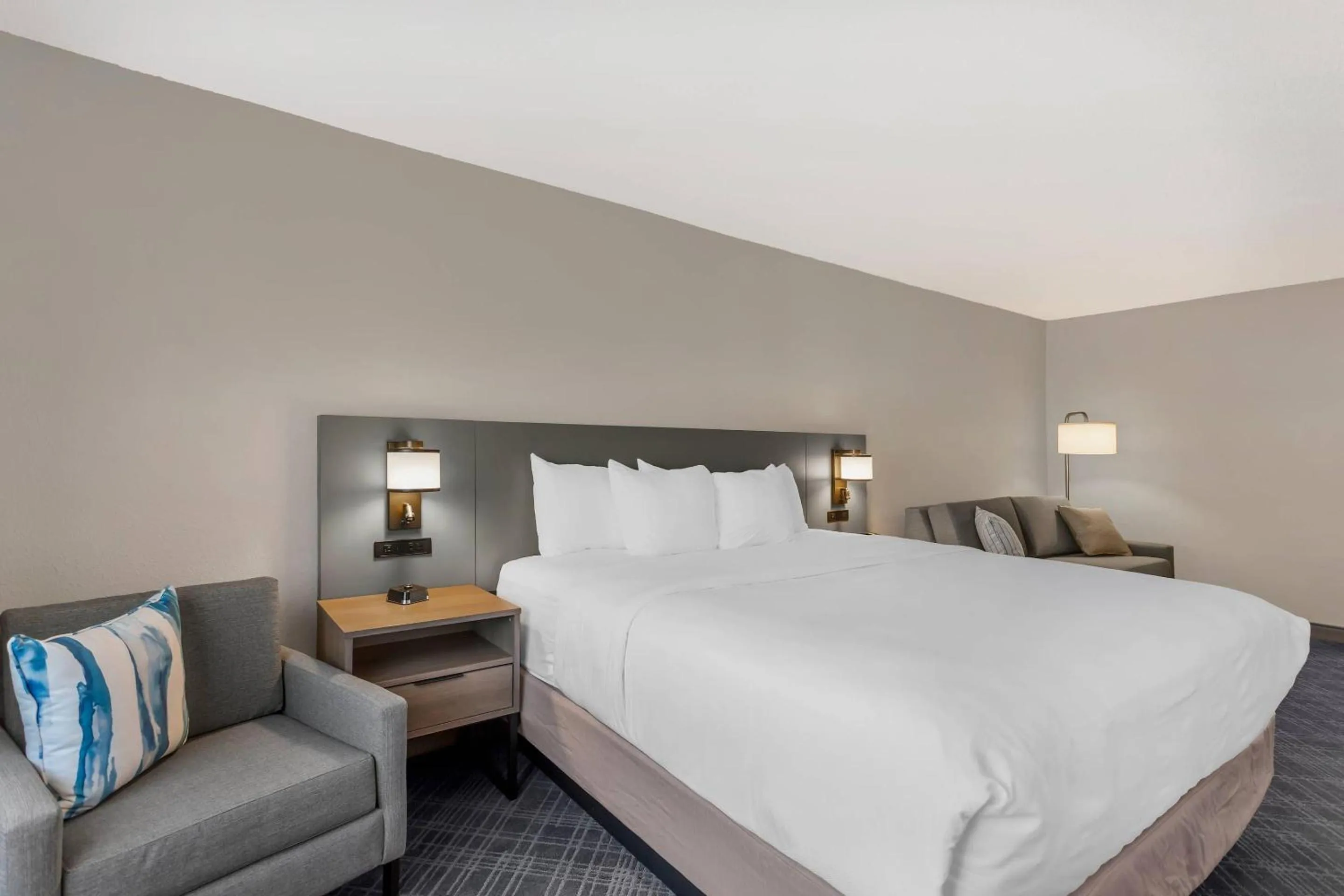 Bedroom, Bed in Comfort Inn Huntington near University area