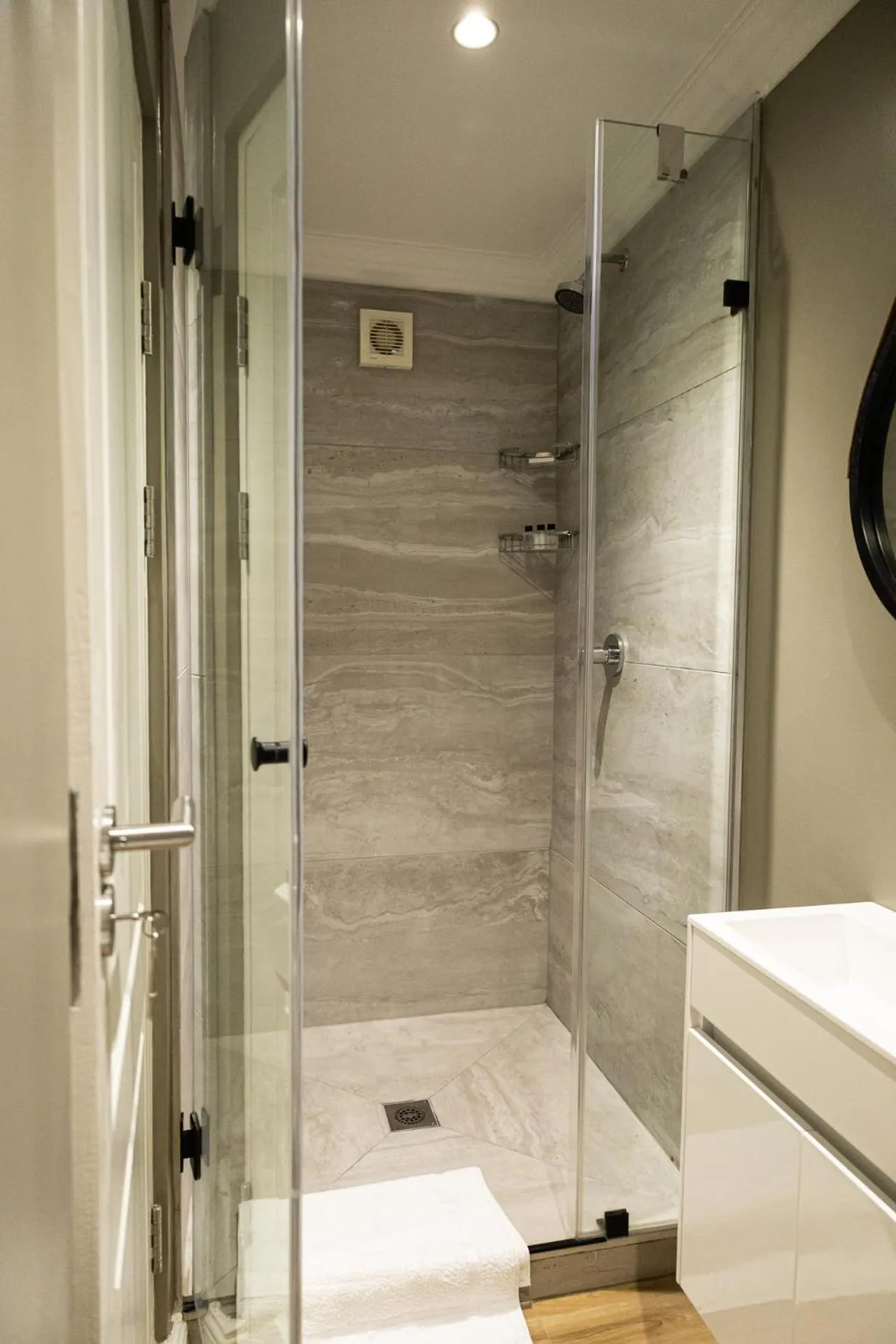 Bathroom in Cape Village Lodge