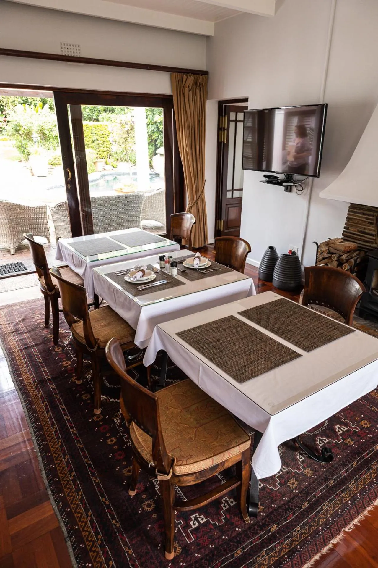 Breakfast in Cape Village Lodge