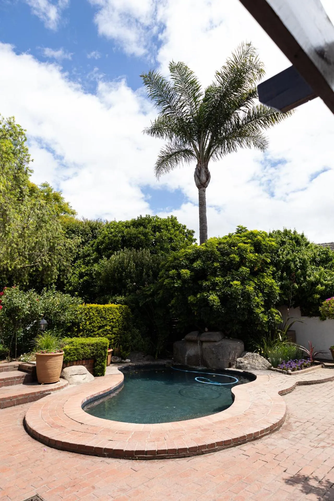 Swimming pool in Cape Village Lodge