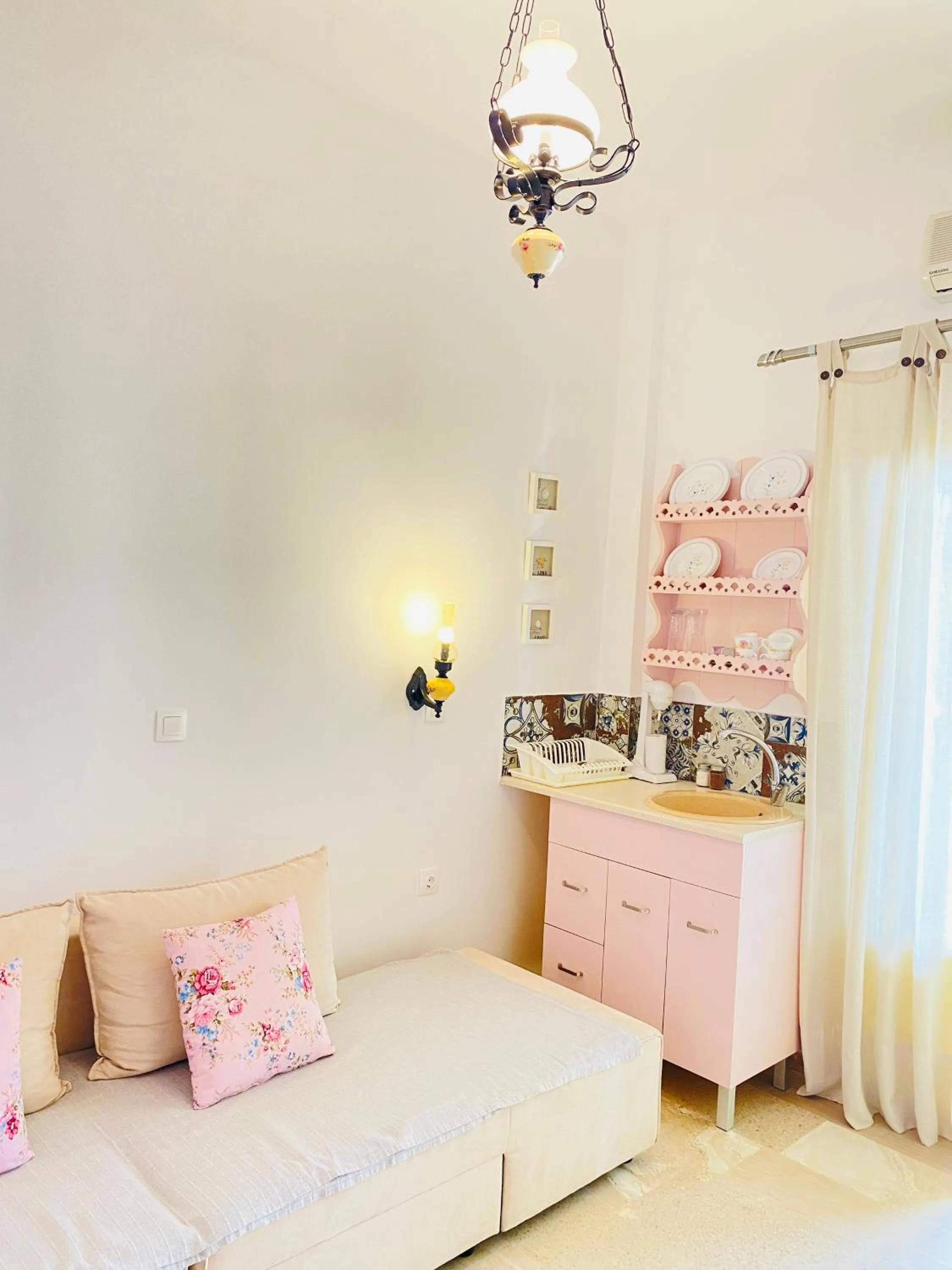 Kitchen or kitchenette, Bed in Gerani Studios