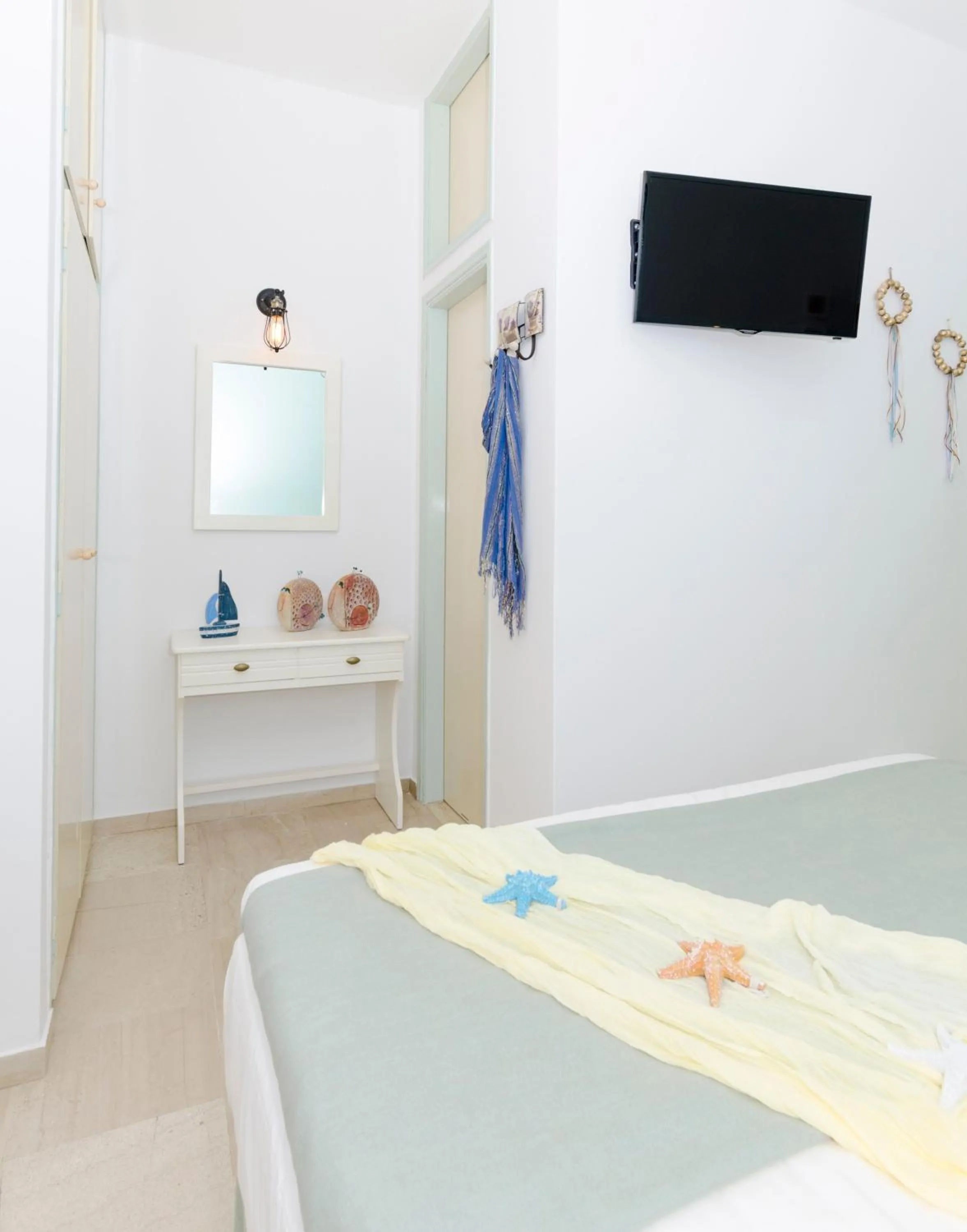 Photo of the whole room, Bed in Gerani Studios