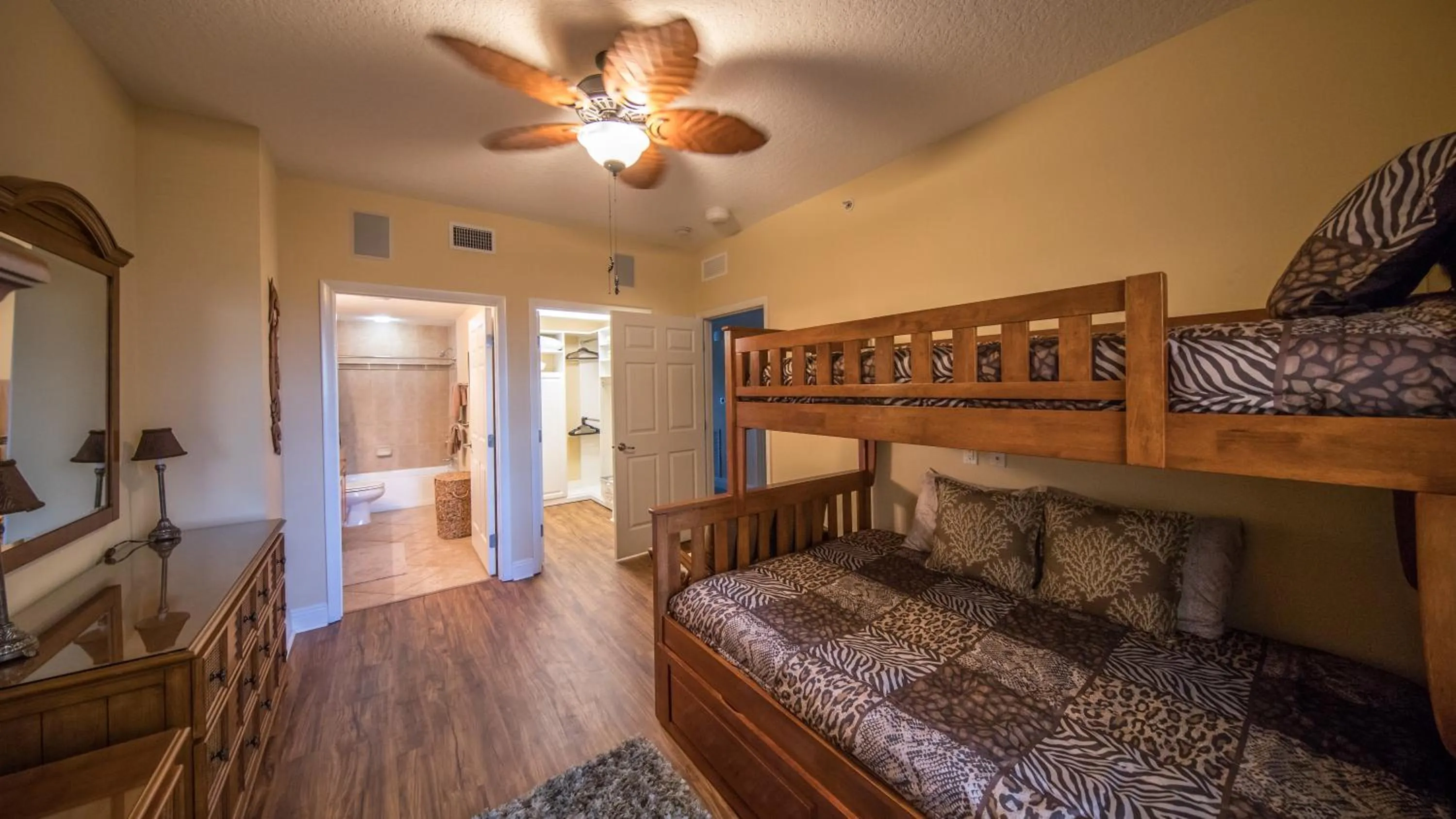 Shower, Bed in Family Friendly - Direct Oceanfront Sanibel 303