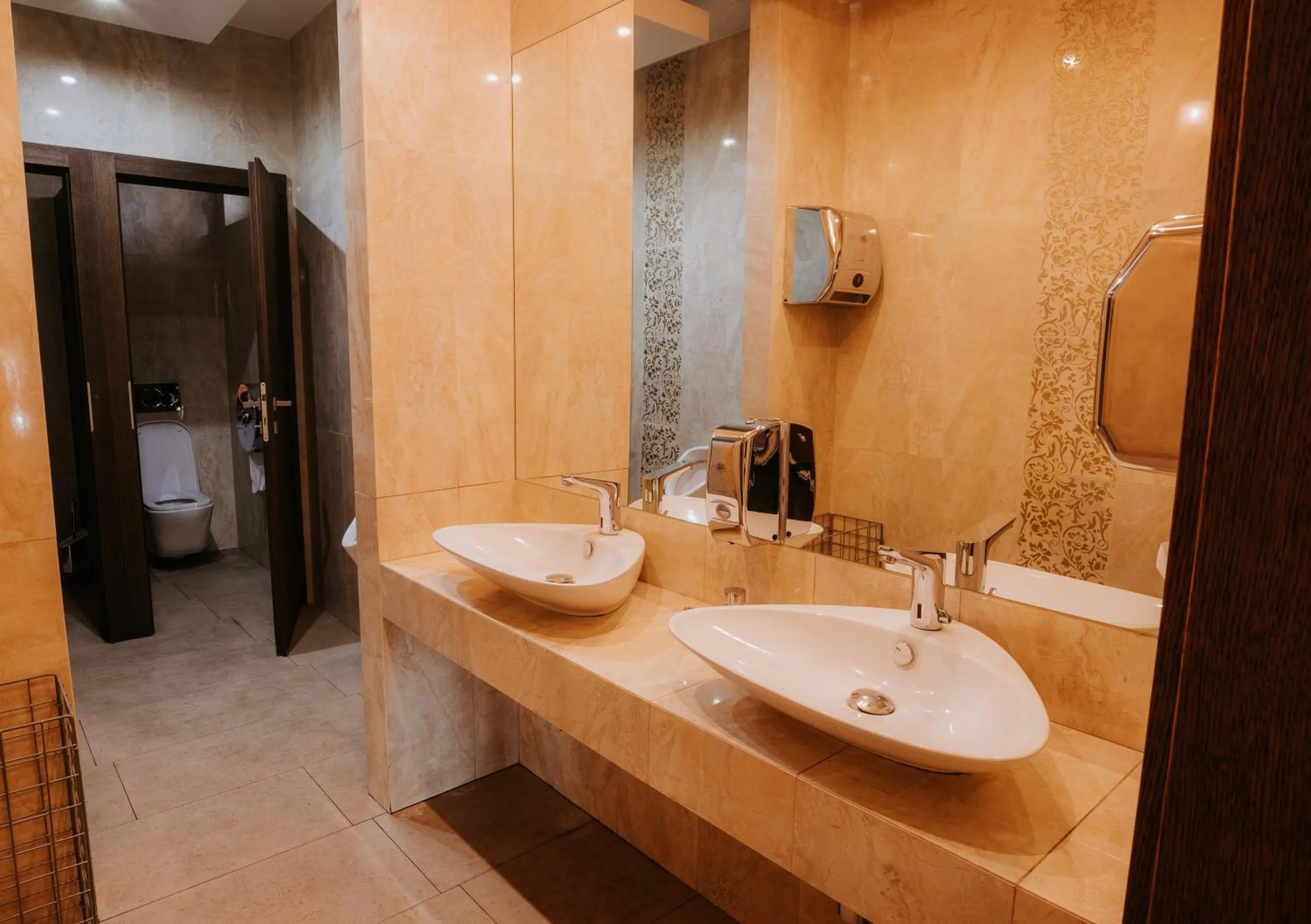 Restaurant/places to eat in Hotel Bonaparte