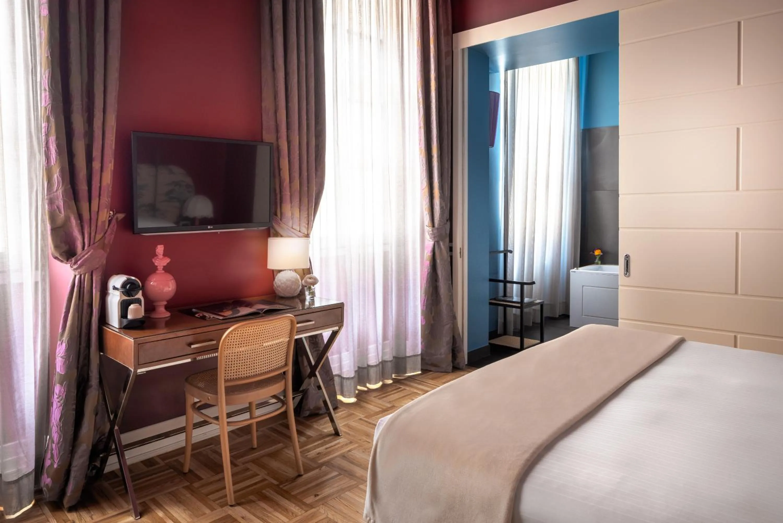 Bathroom, Bed in Hotel Number Nine