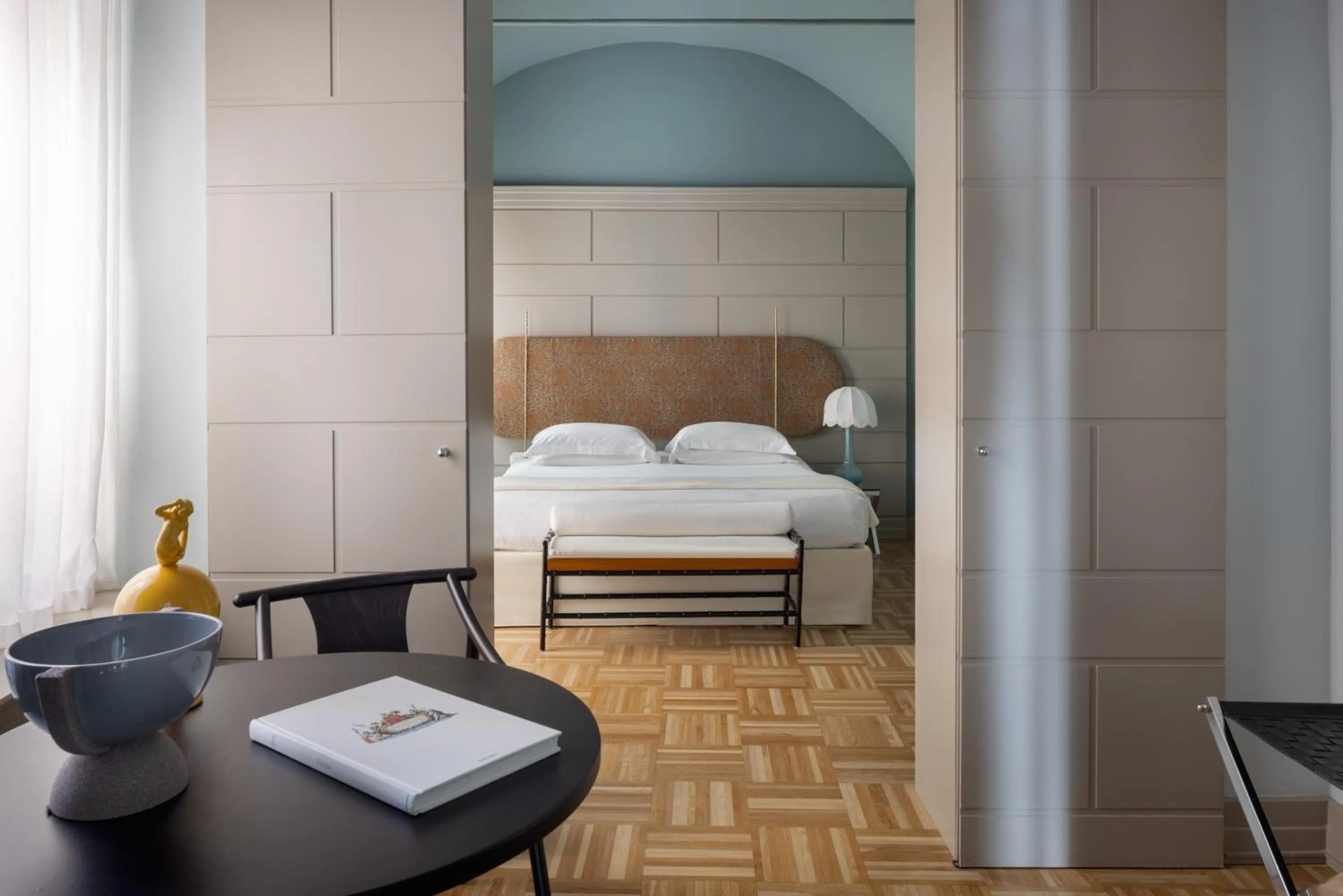 Photo of the whole room, Bed in Hotel Number Nine