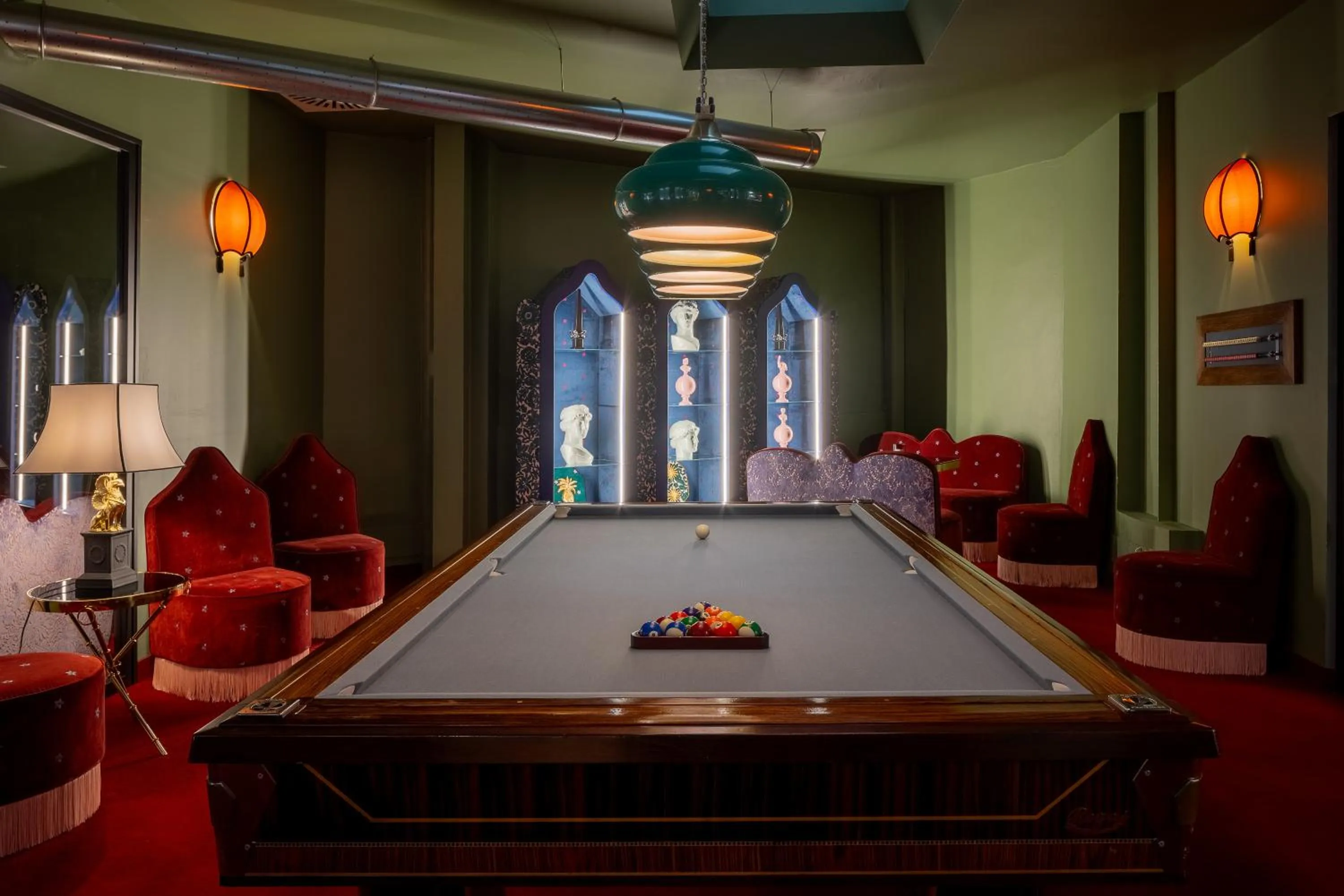 Billiard in Hotel Number Nine