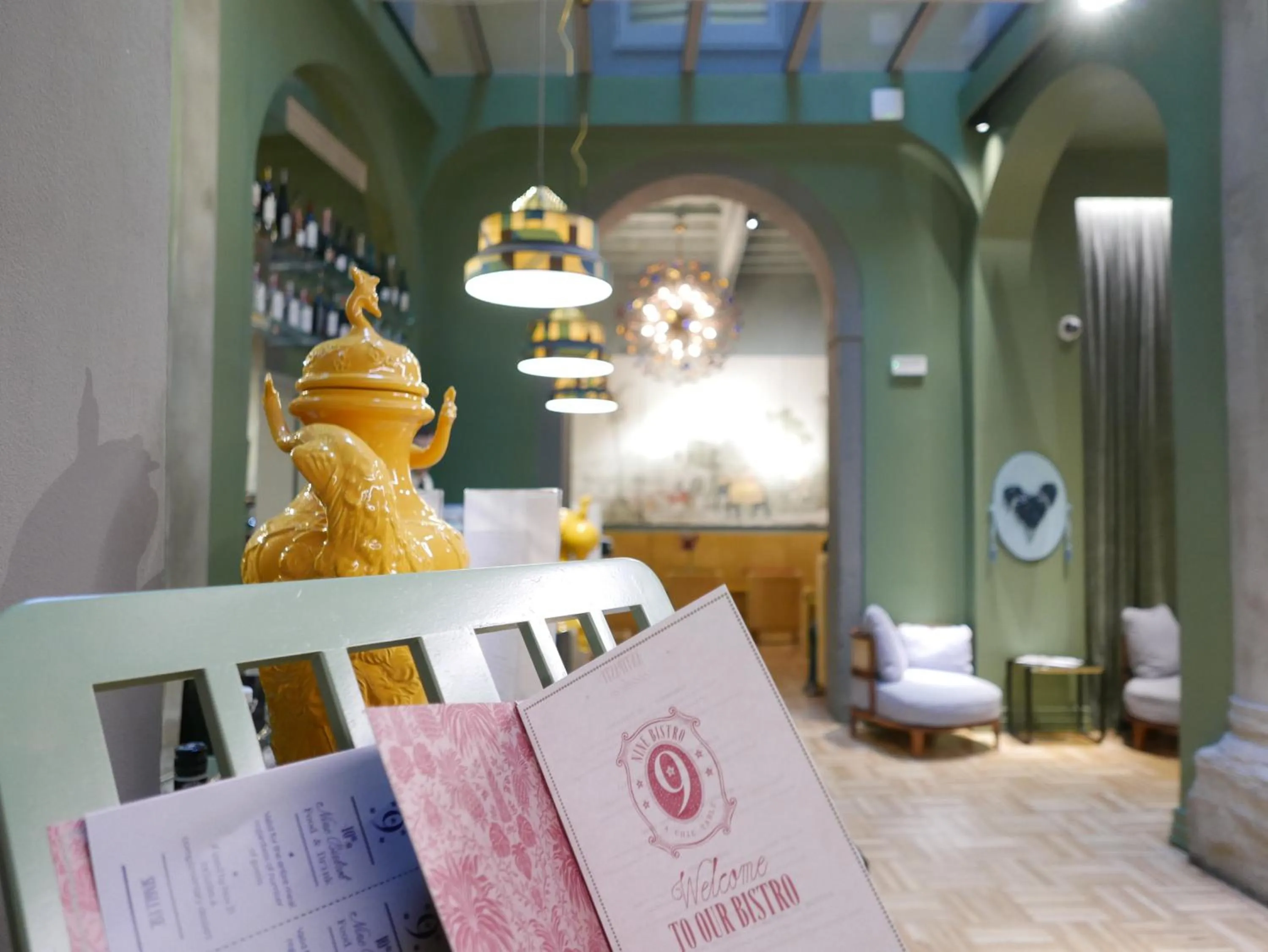 Restaurant/places to eat in Hotel Number Nine