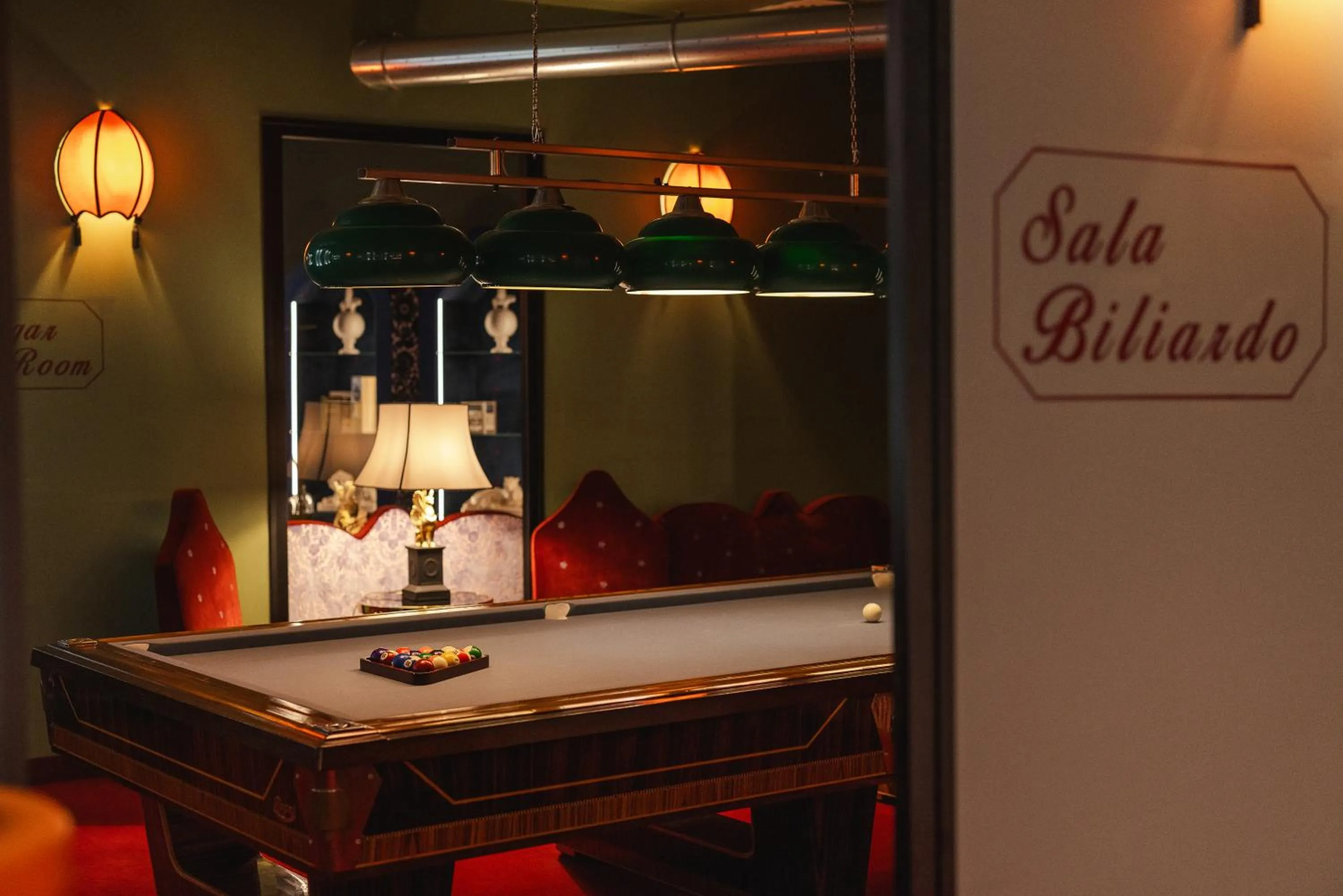 Billiard in Hotel Number Nine