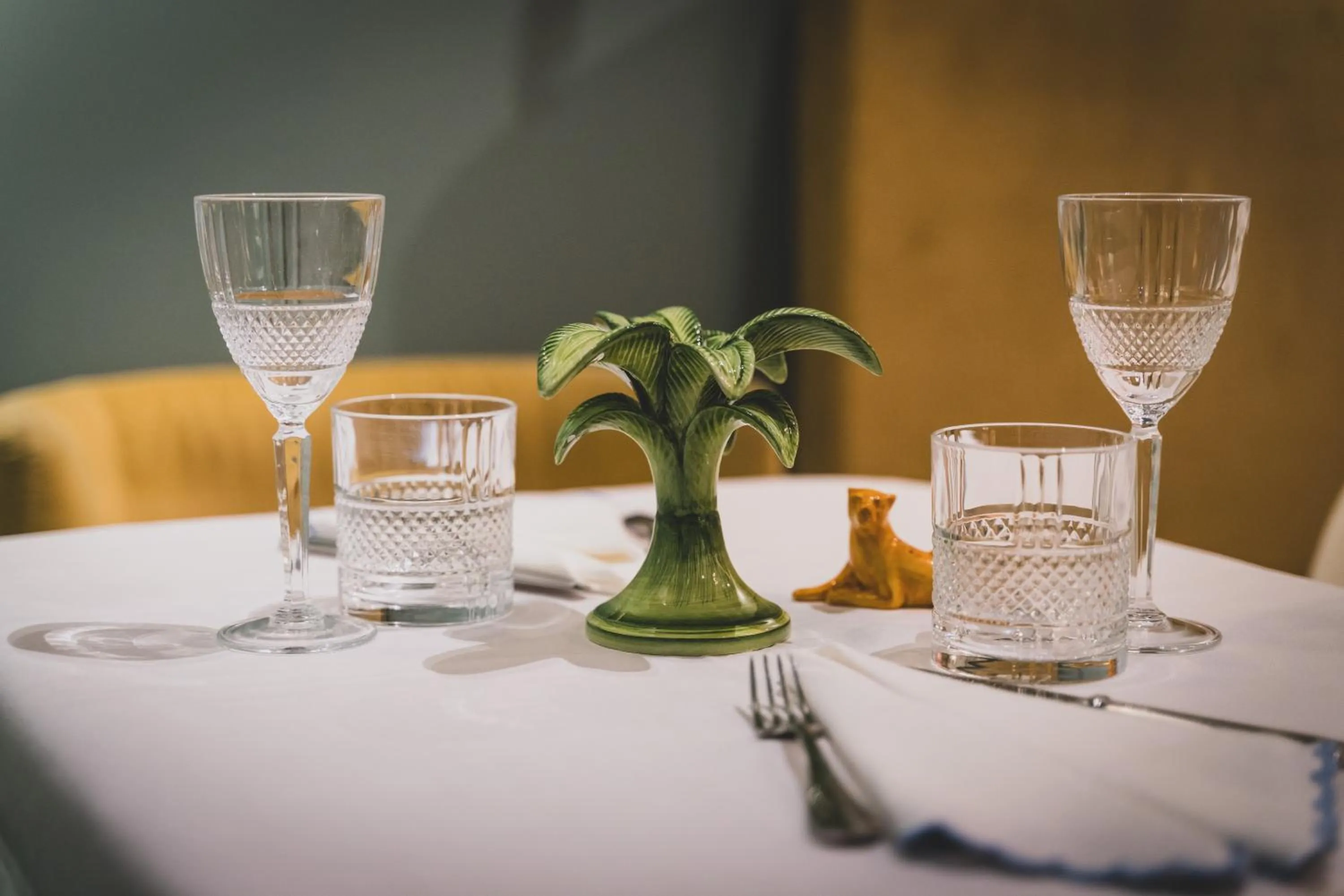 Restaurant/places to eat in Hotel Number Nine