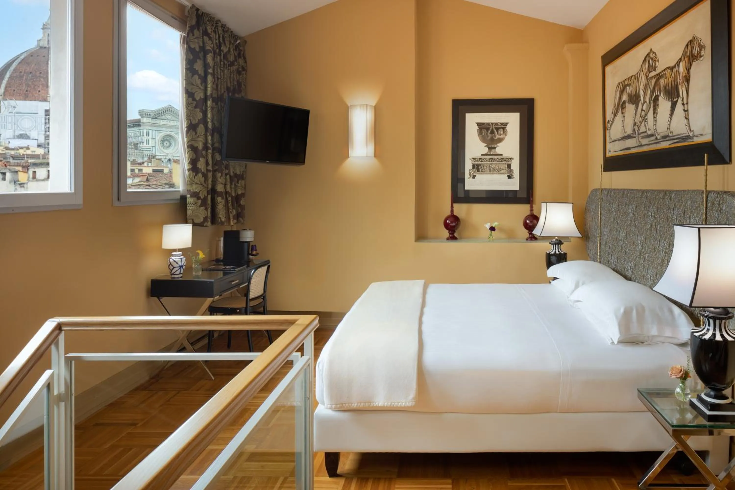 Photo of the whole room, Bed in Hotel Number Nine