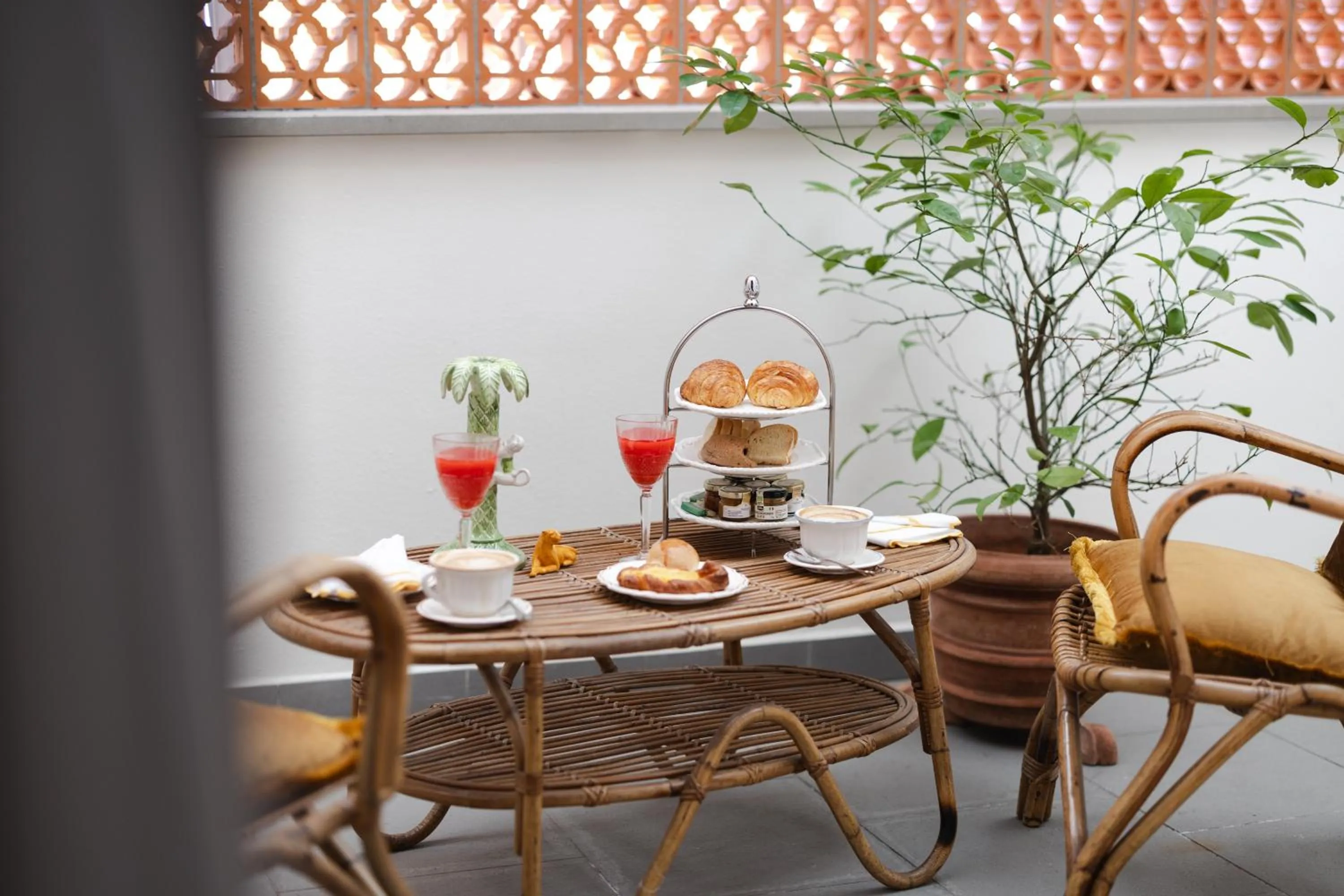 Breakfast in Hotel Number Nine