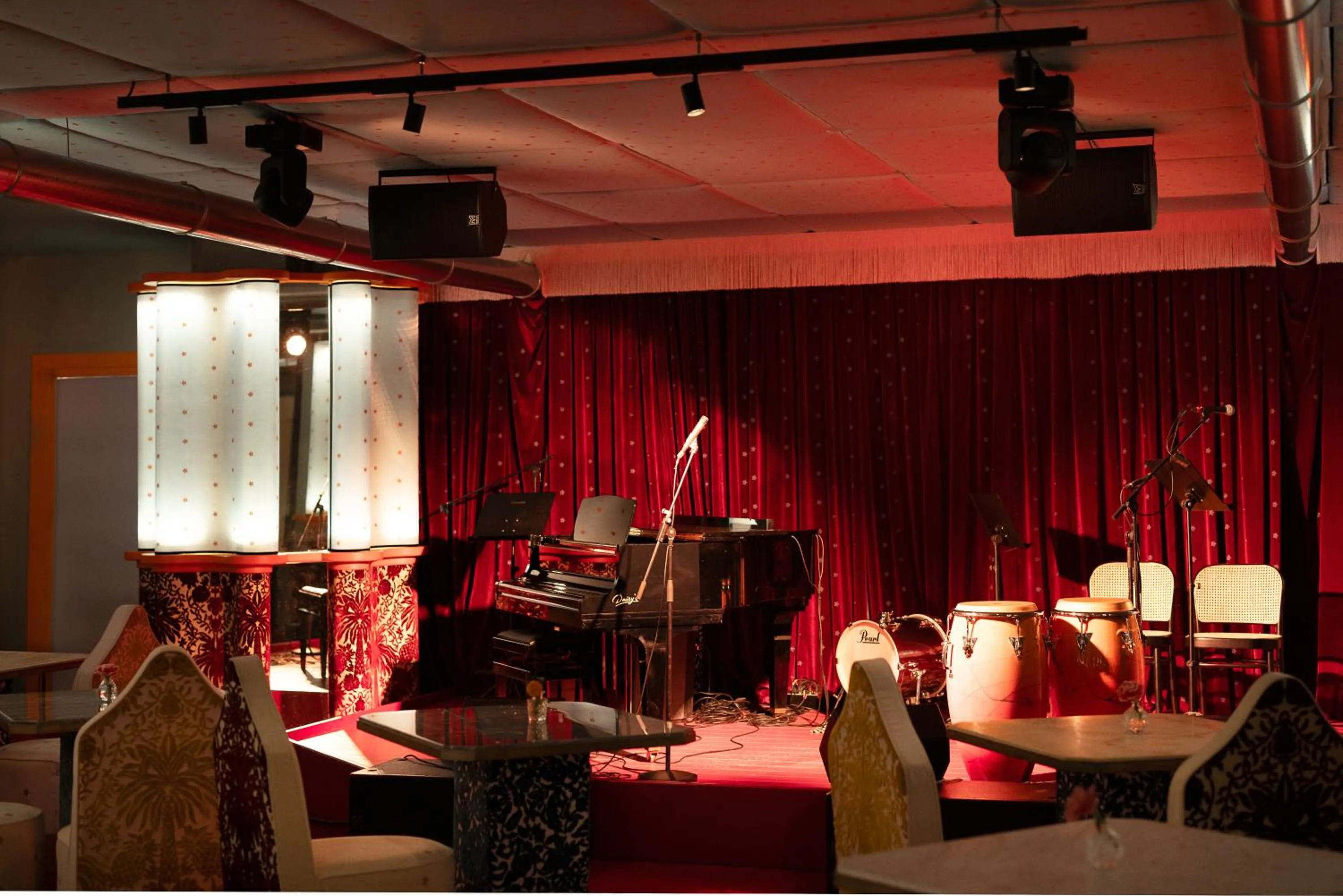 Evening entertainment in Hotel Number Nine