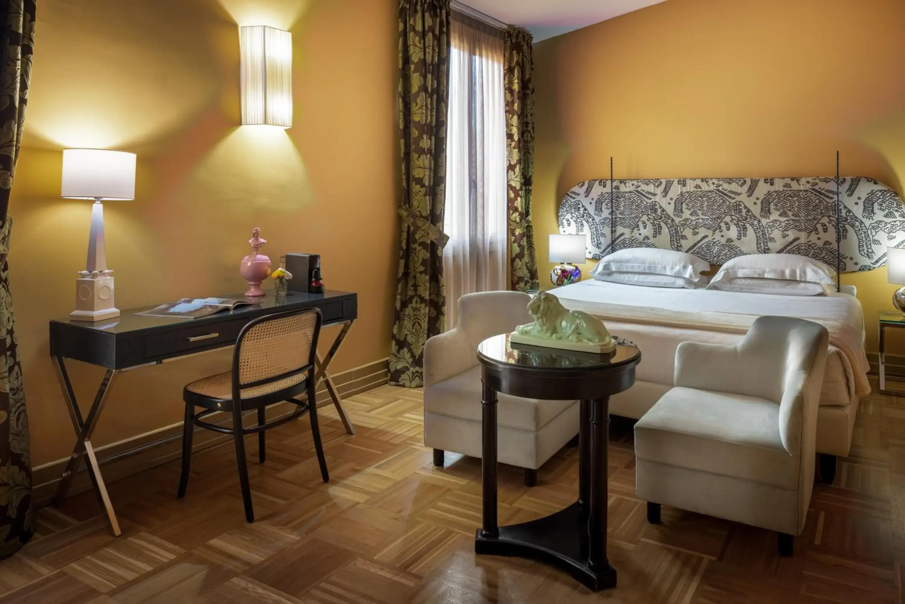 Deluxe Junior Suite in Hotel Number Nine Deluxe Junior Suite in Hotel Number Nine