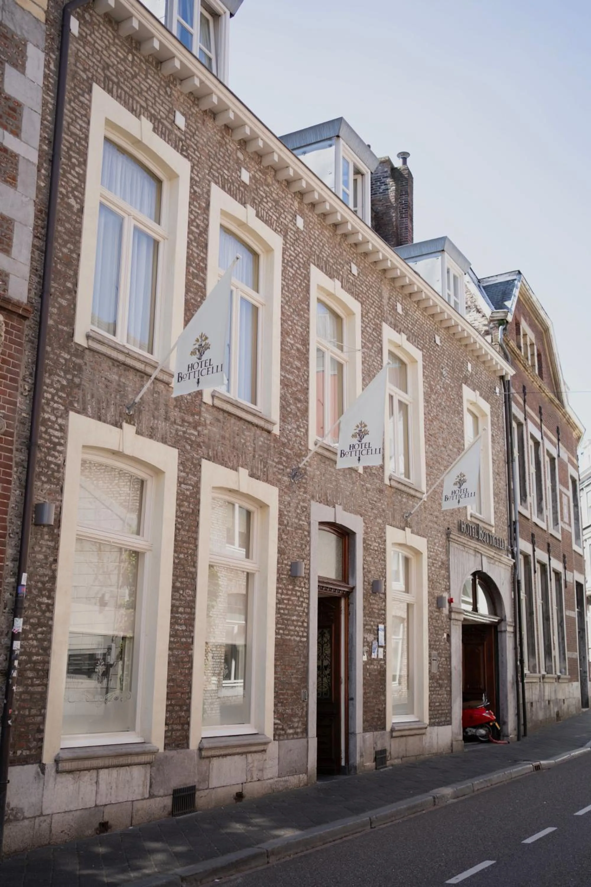 Property building in Hotel Botticelli