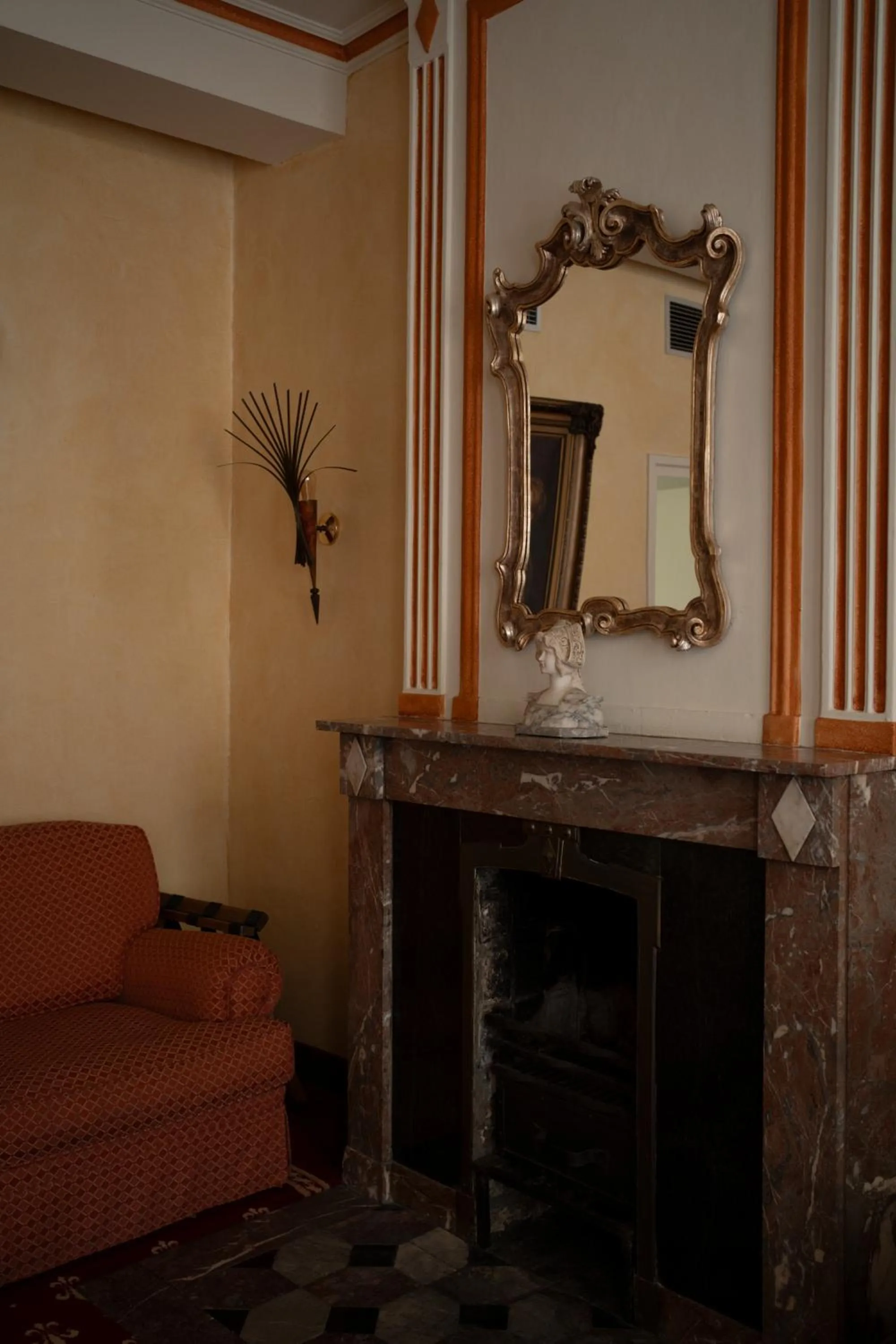 Seating area in Hotel Botticelli
