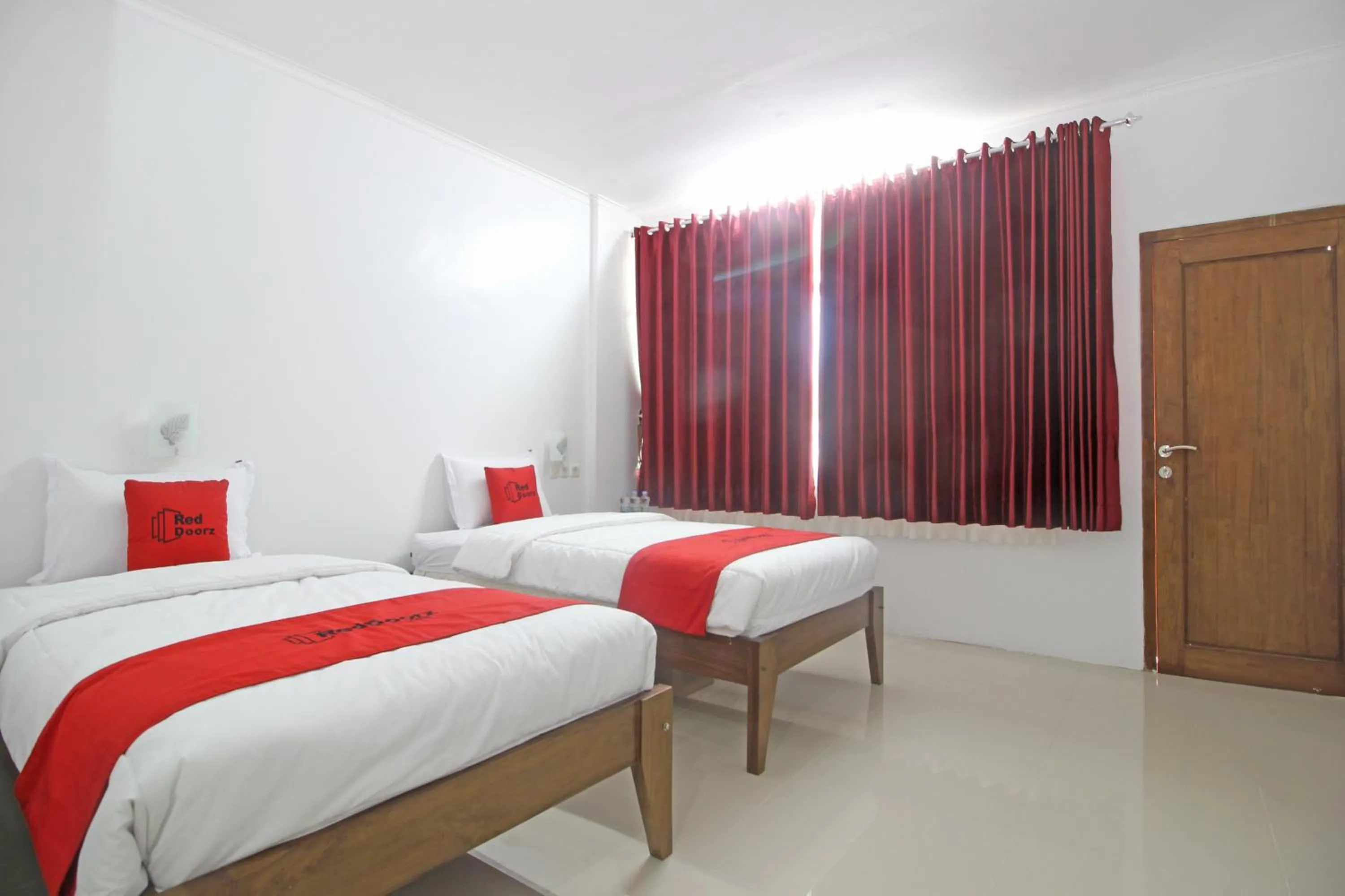 Bedroom, Bed in RedDoorz @ Jalan Ringroad Selatan