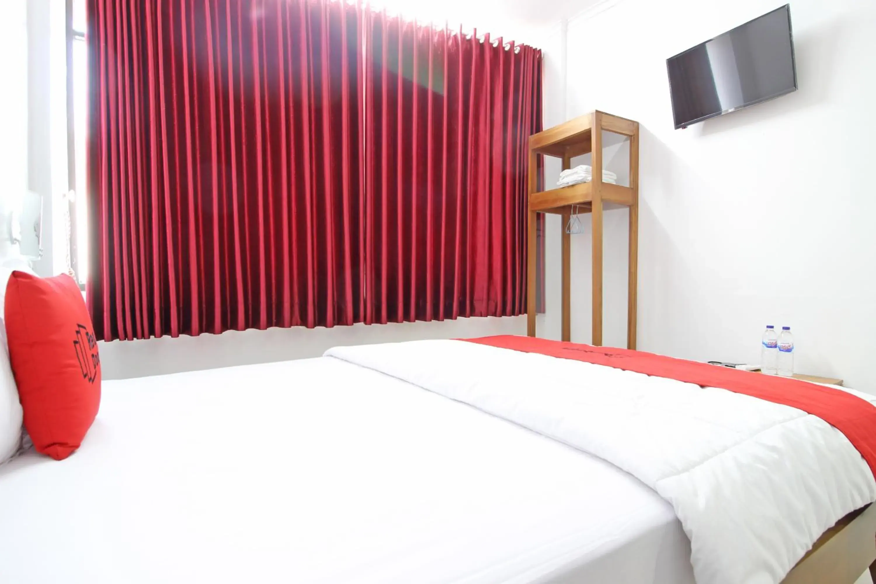Bedroom, Bed in RedDoorz @ Jalan Ringroad Selatan Bedroom, Bed in RedDoorz @ Jalan Ringroad Selatan