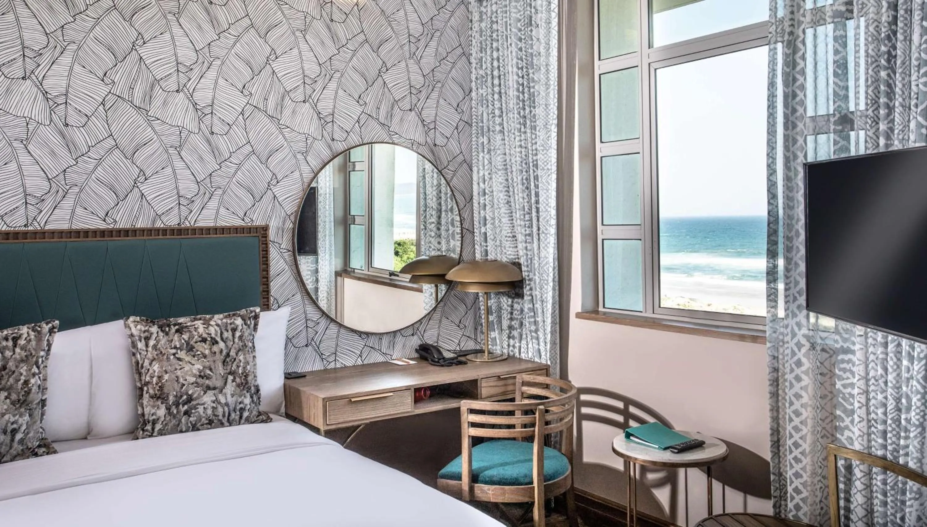 Photo of the whole room, Bed in Suncoast Hotel & Towers