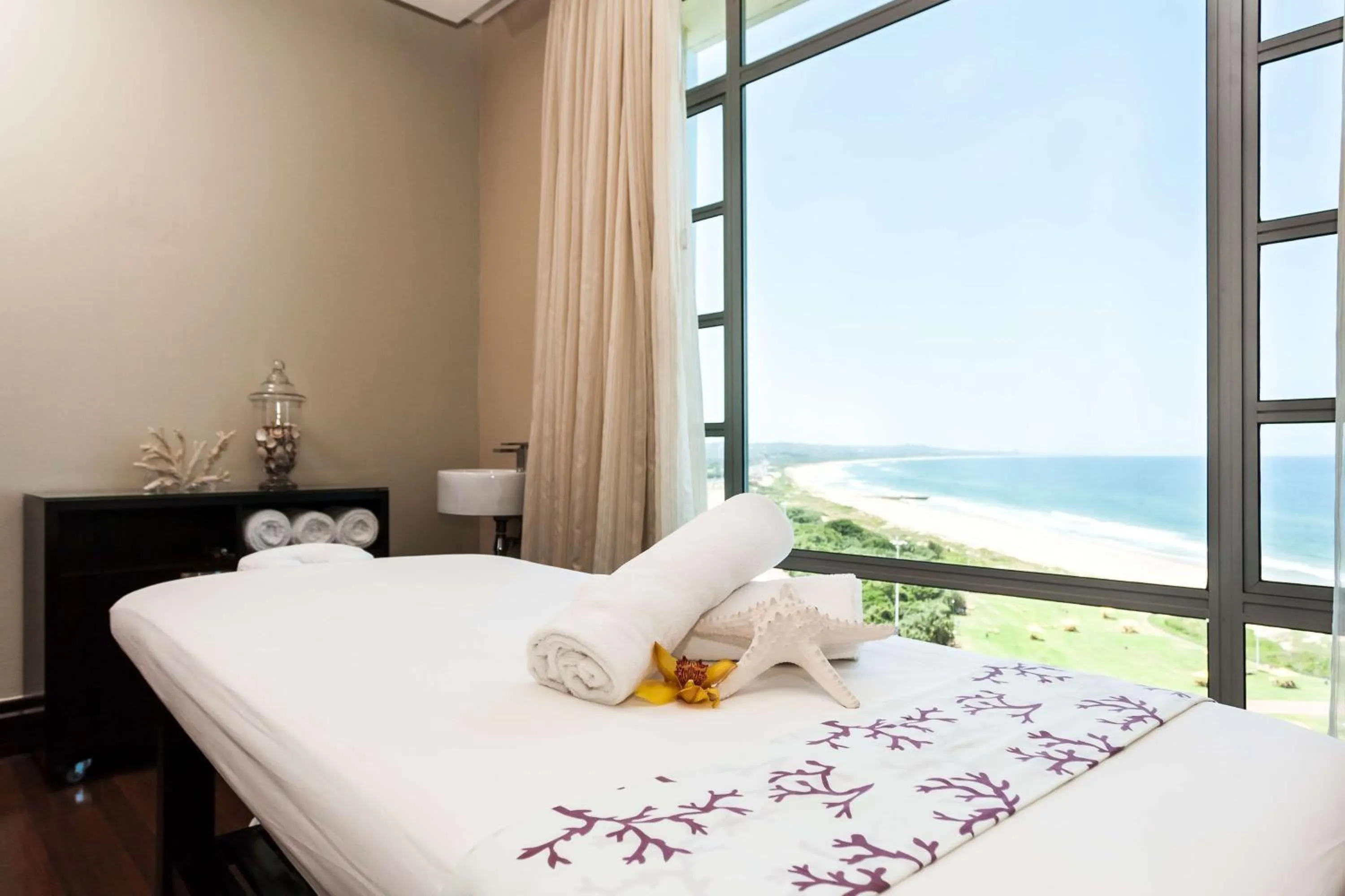 Spa and wellness centre/facilities, Bed in Suncoast Hotel & Towers
