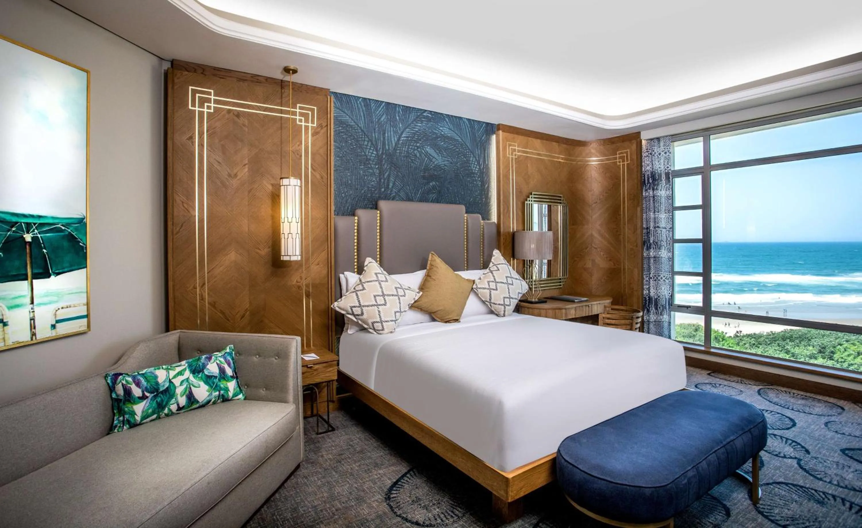 Photo of the whole room, Bed in Suncoast Hotel & Towers