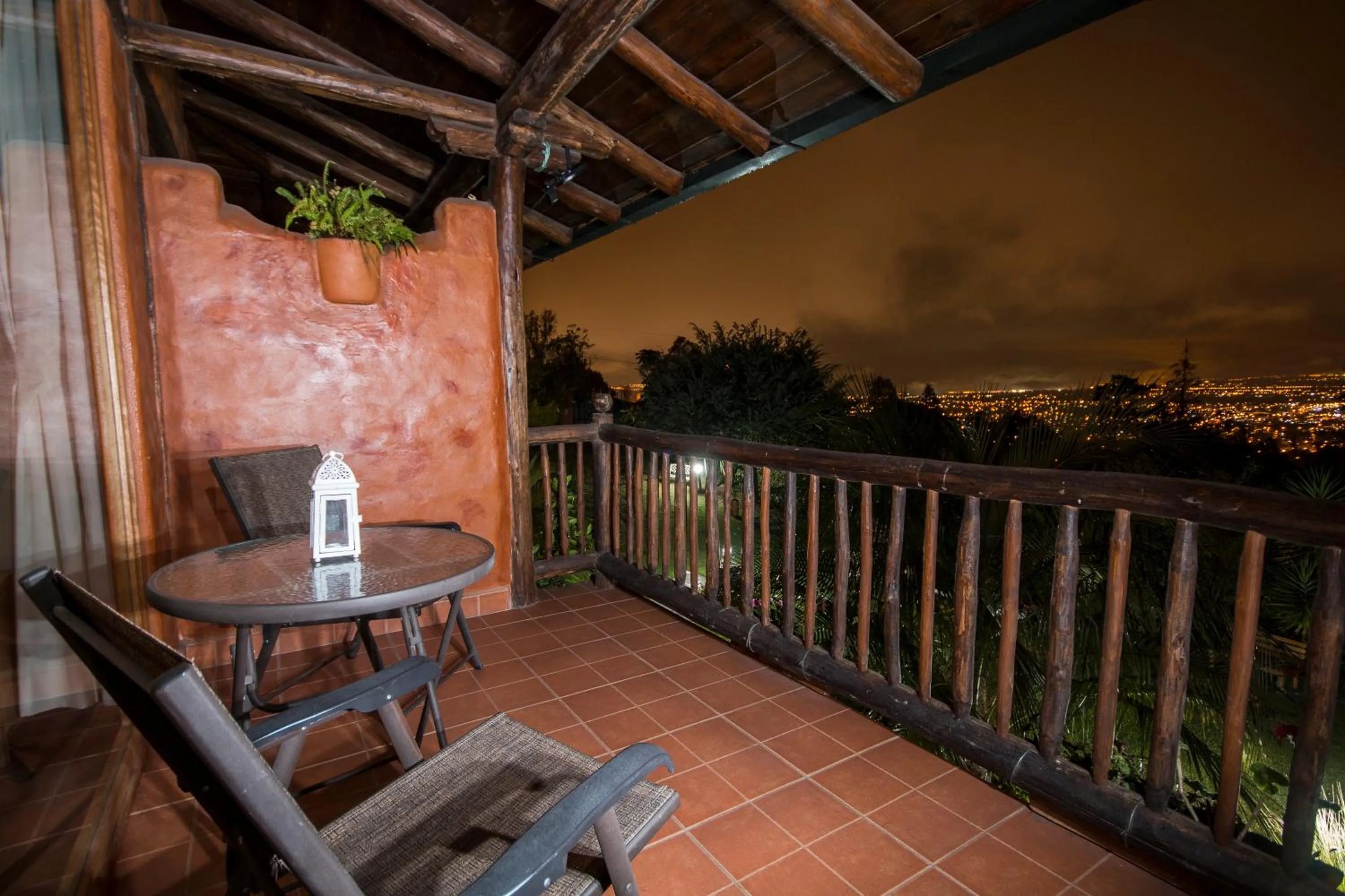 Night in Ilatoa Lodge