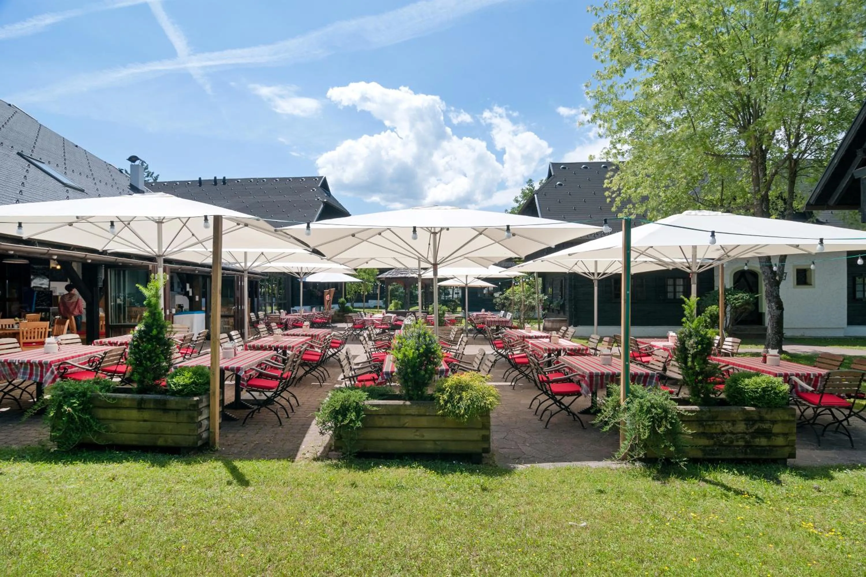 Restaurant/places to eat in Naturel Hoteldorf Seeleitn